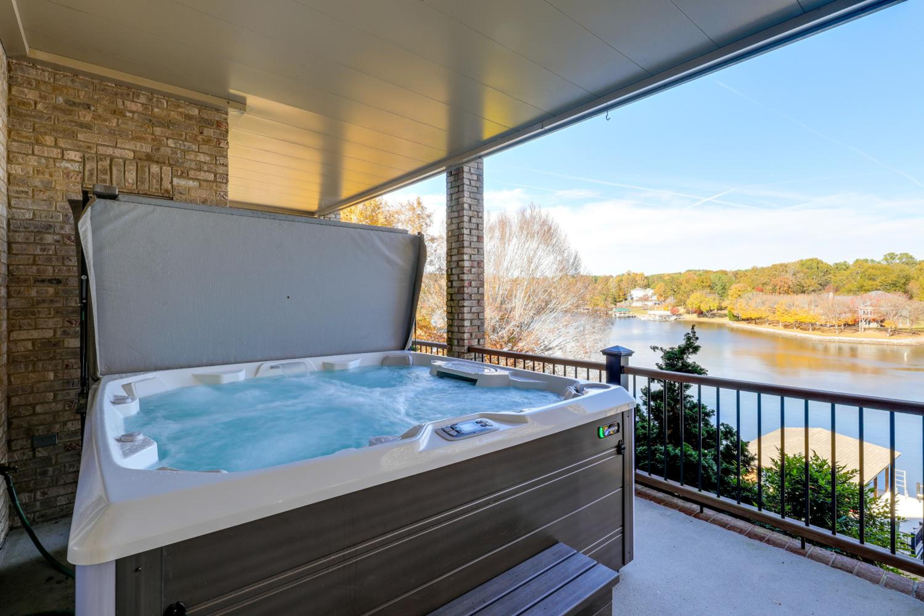Lakefront Haven with Hot Tub and Game Room in Hickory!