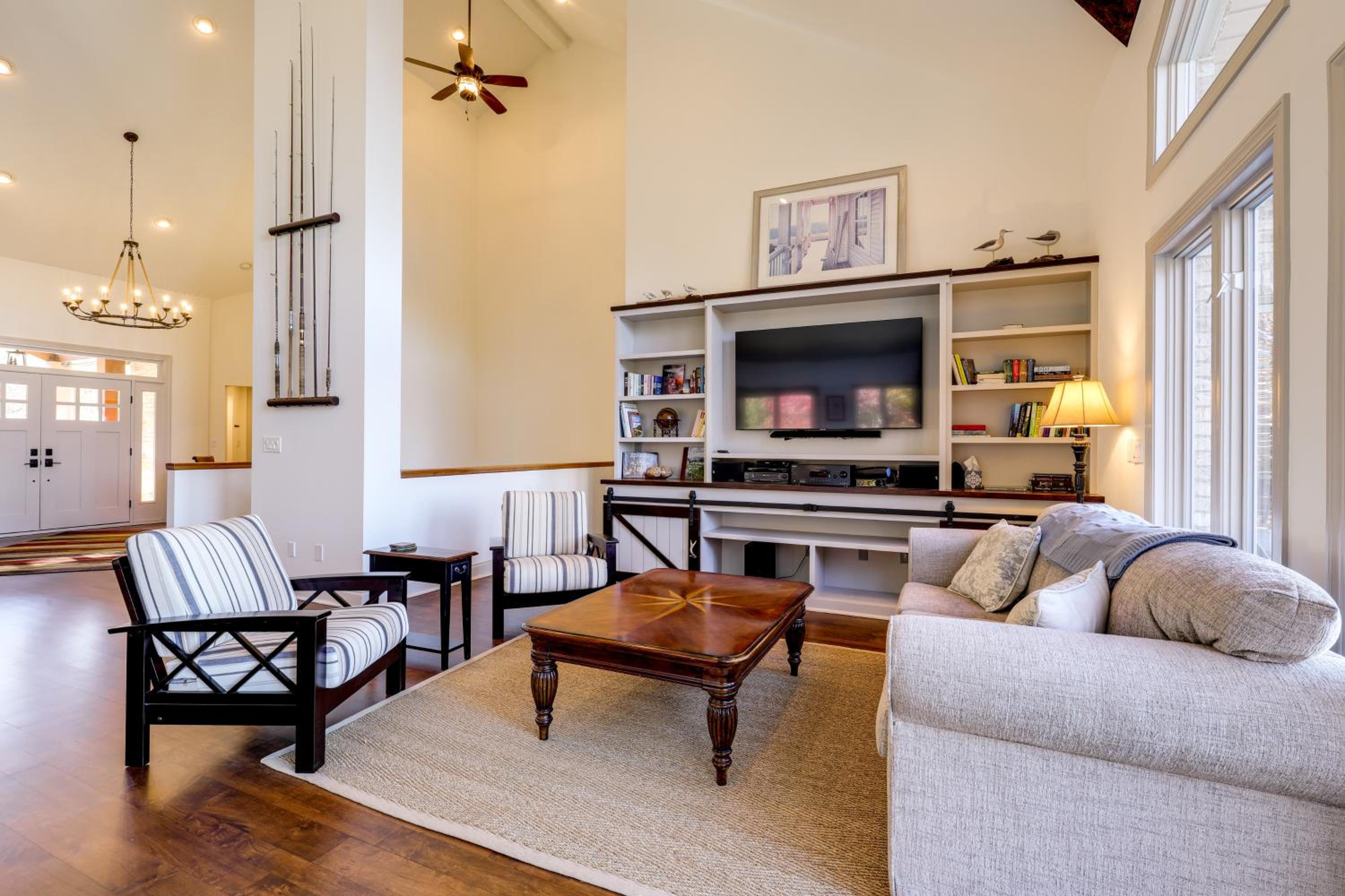Lakefront Haven with Hot Tub and Game Room in Hickory!