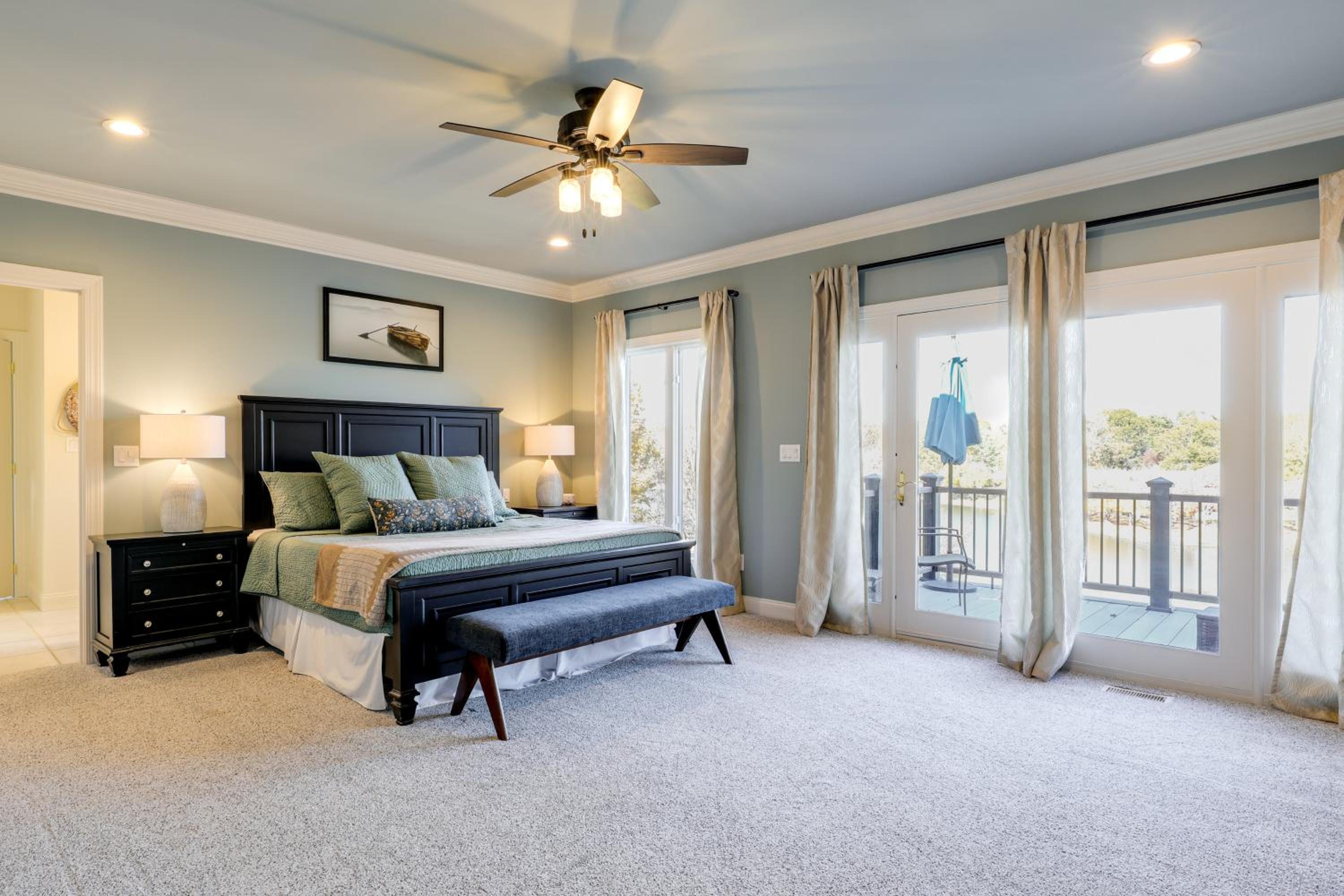 Lakefront Haven with Hot Tub and Game Room in Hickory!