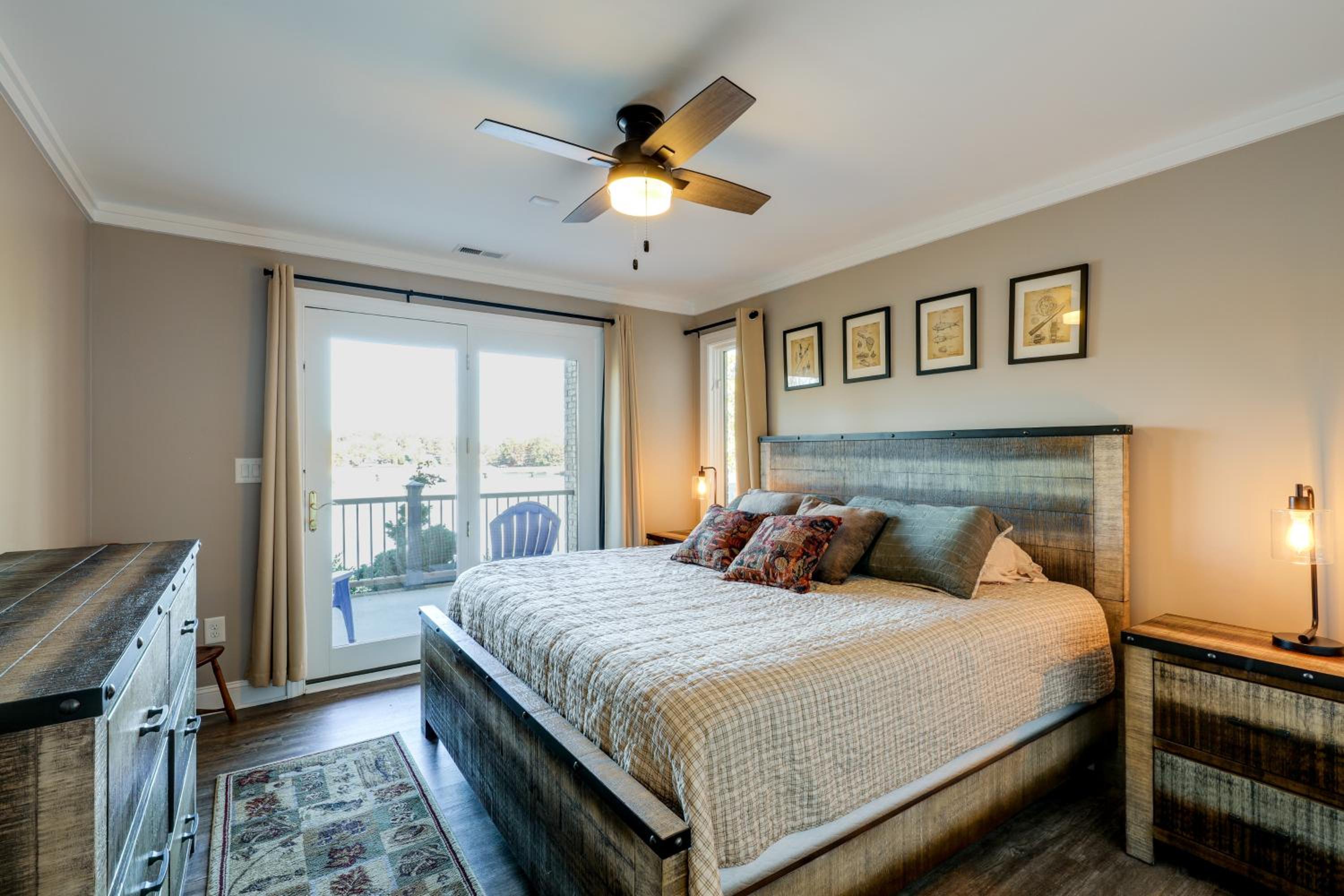 Lakefront Haven with Hot Tub and Game Room in Hickory!