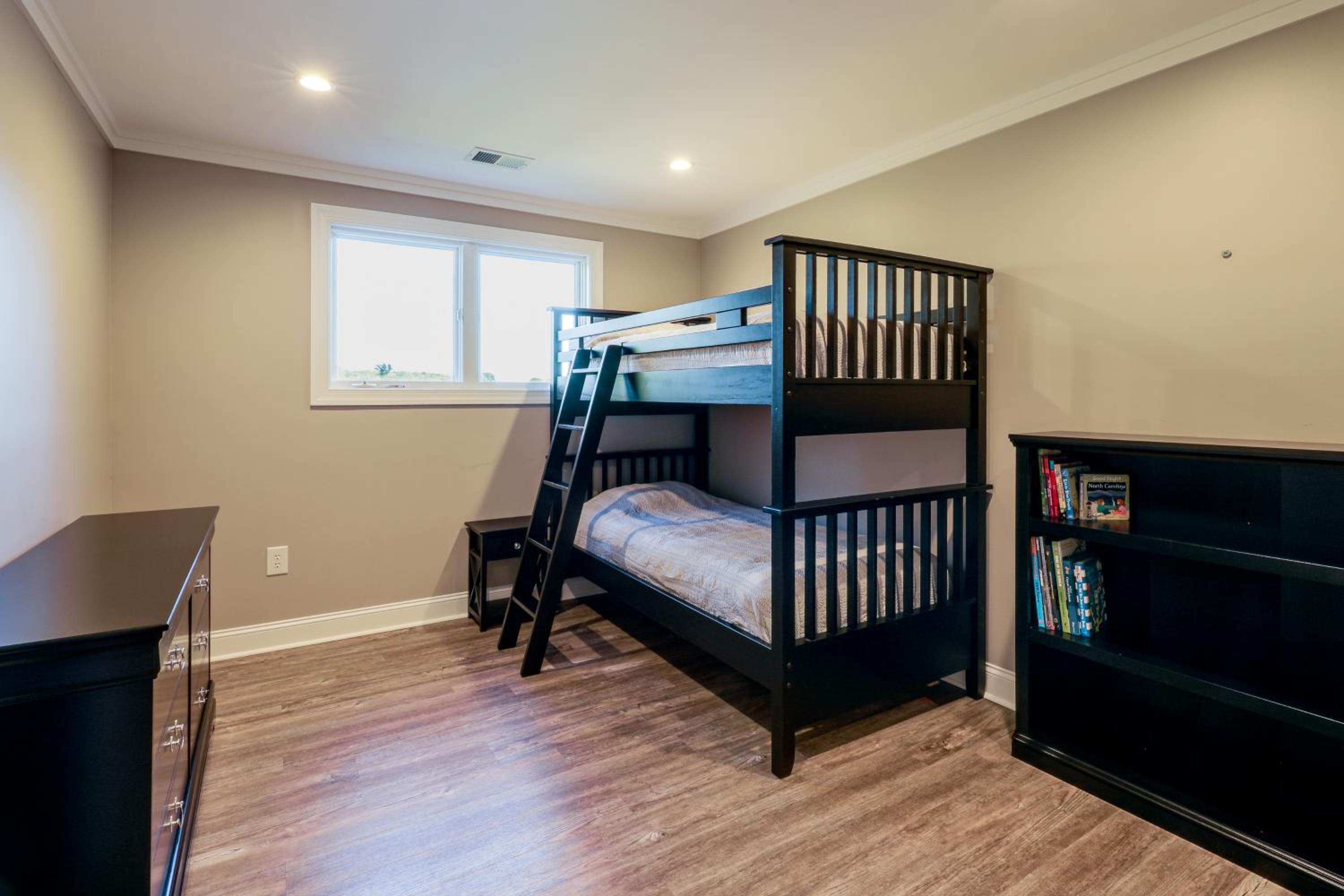 Lakefront Haven with Hot Tub and Game Room in Hickory!