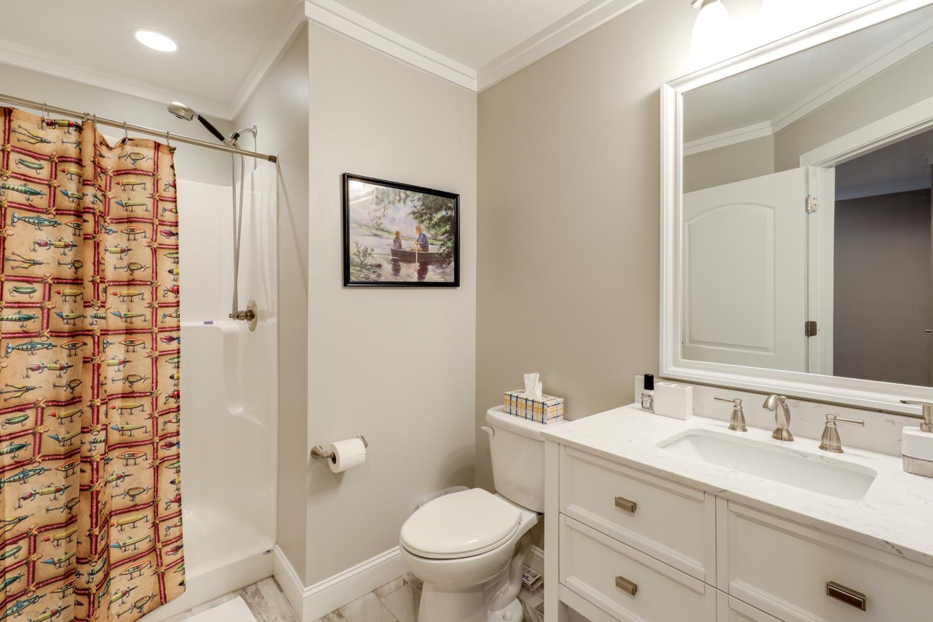 Lakefront Haven with Hot Tub and Game Room in Hickory!