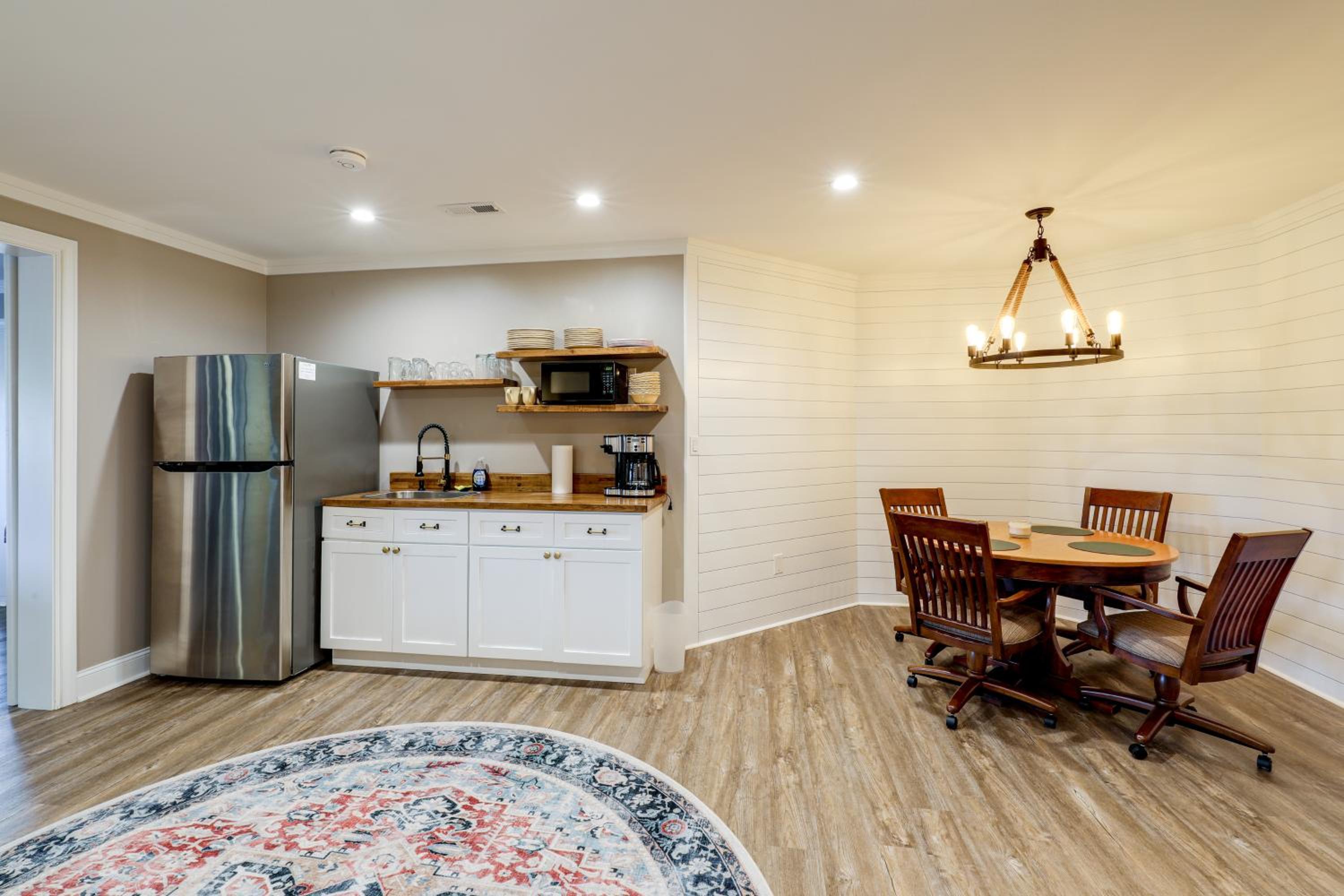 Lakefront Haven with Hot Tub and Game Room in Hickory!