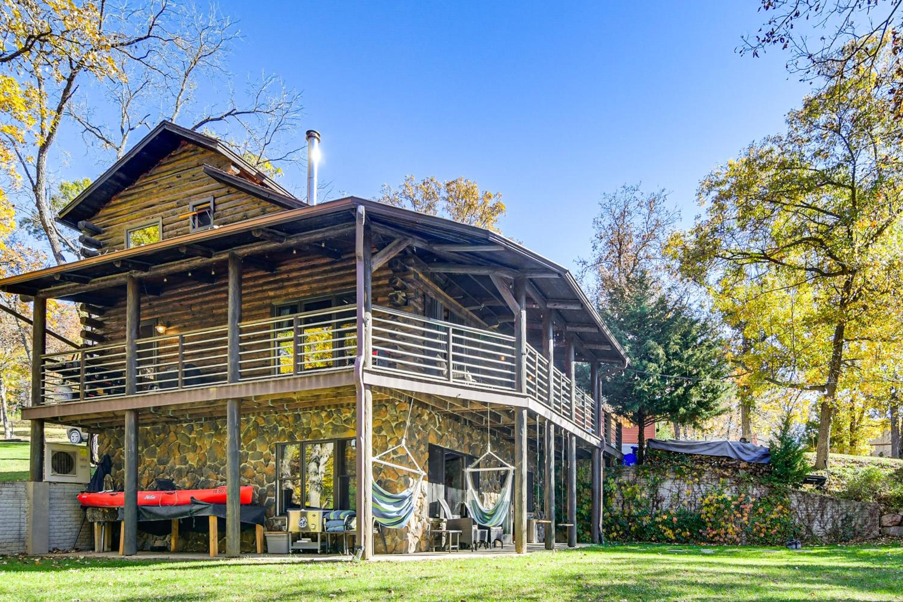Private Beach! Lakefront Cabin in Panora