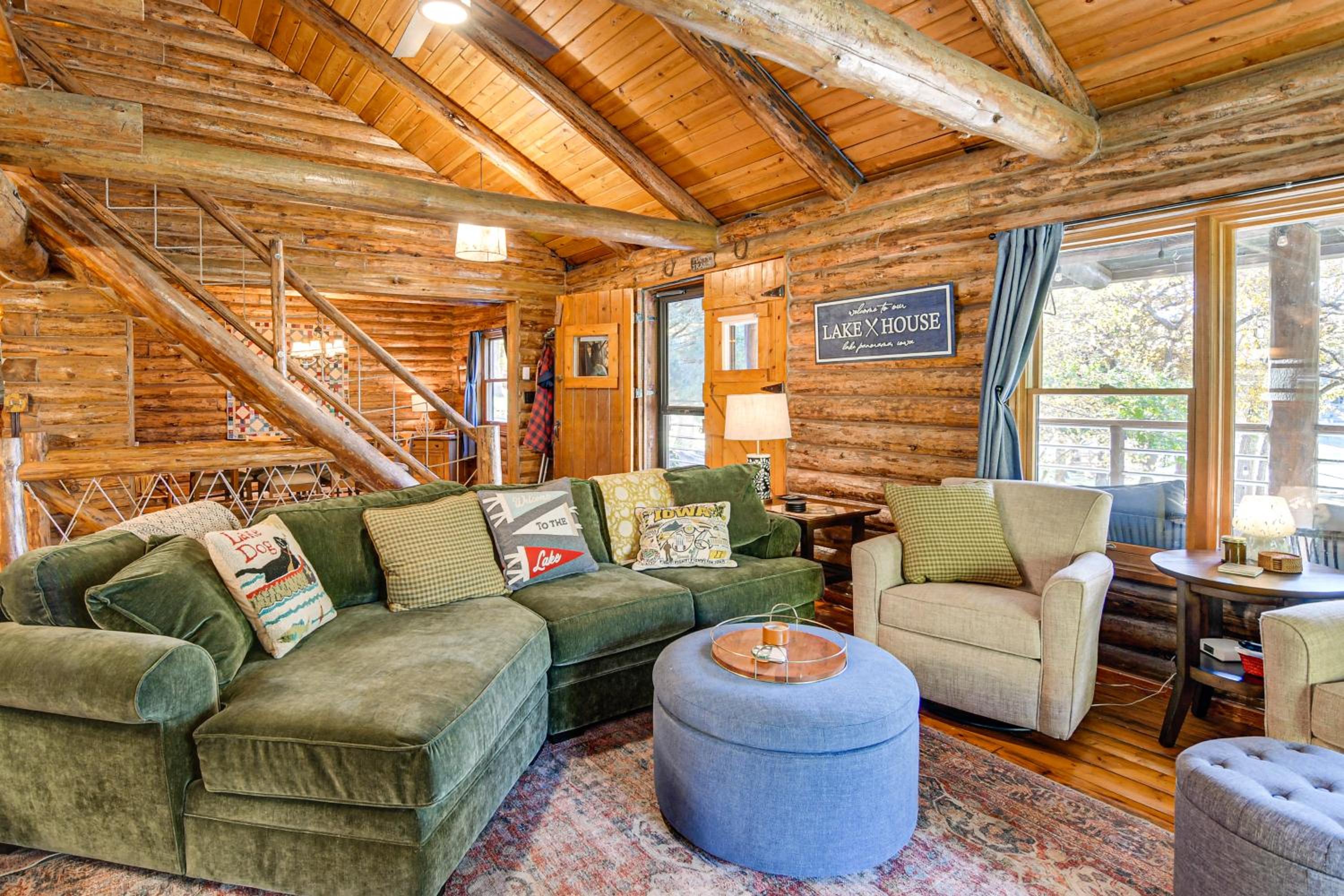 Private Beach! Lakefront Cabin in Panora