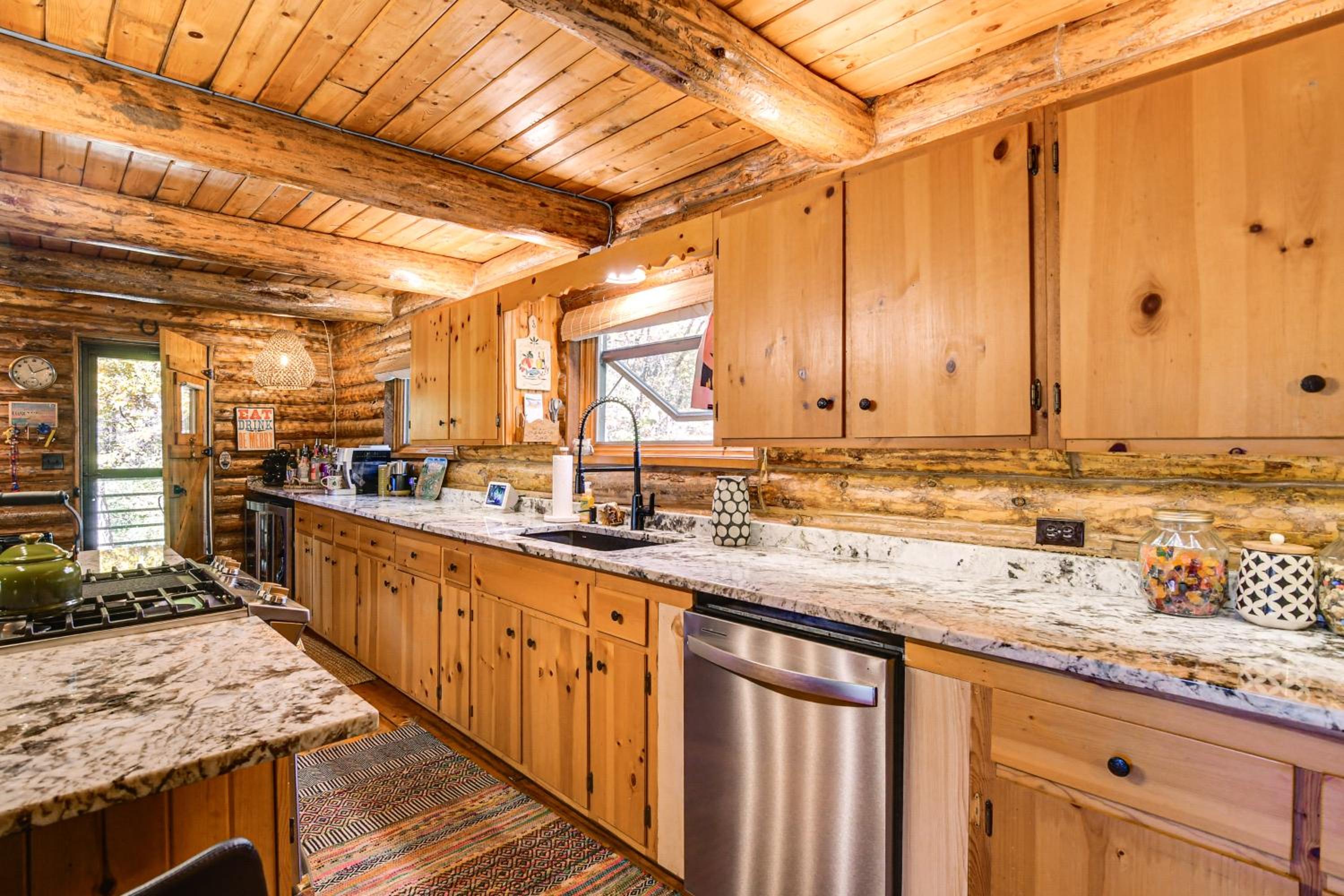 Private Beach! Lakefront Cabin in Panora