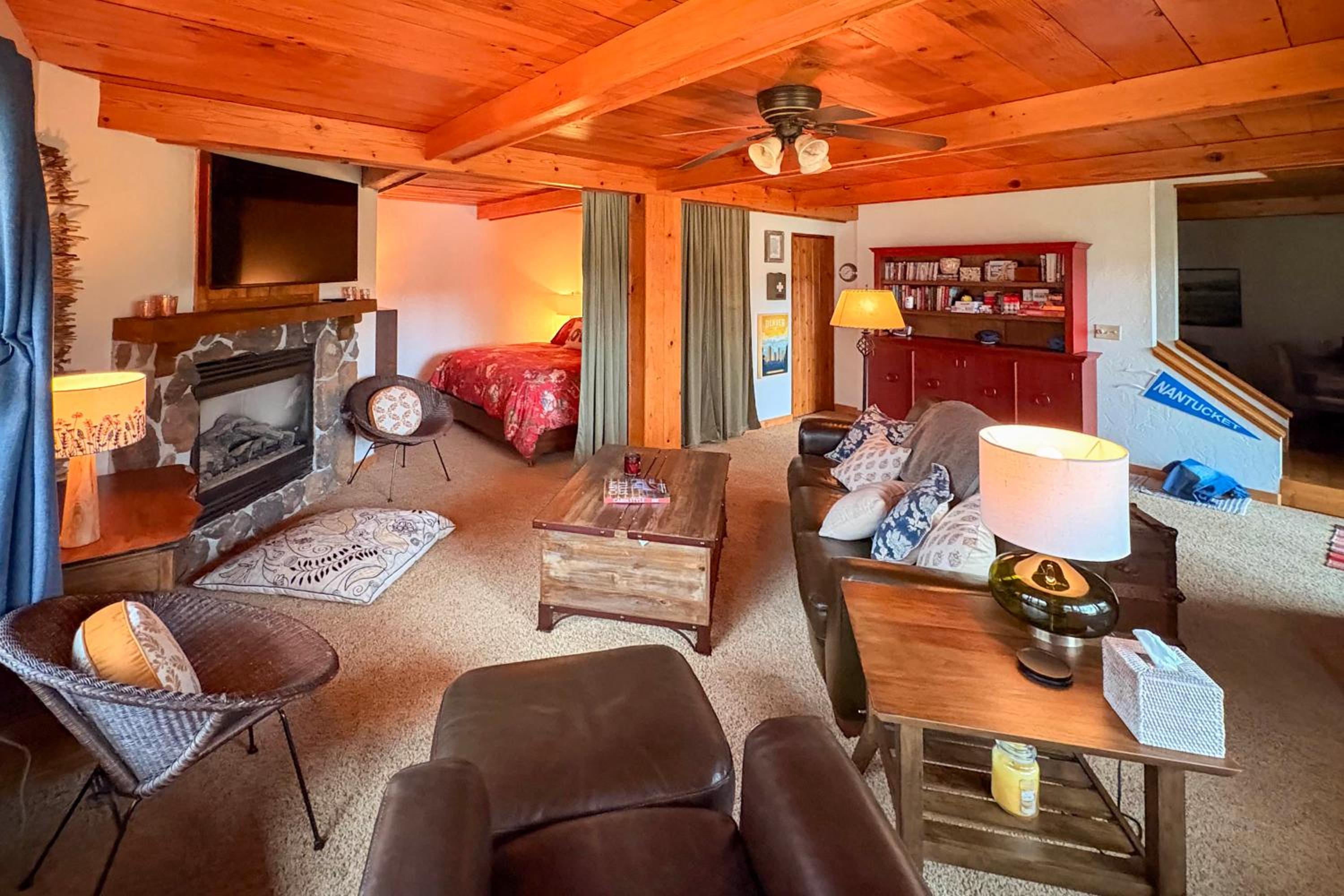 Private Beach! Lakefront Cabin in Panora