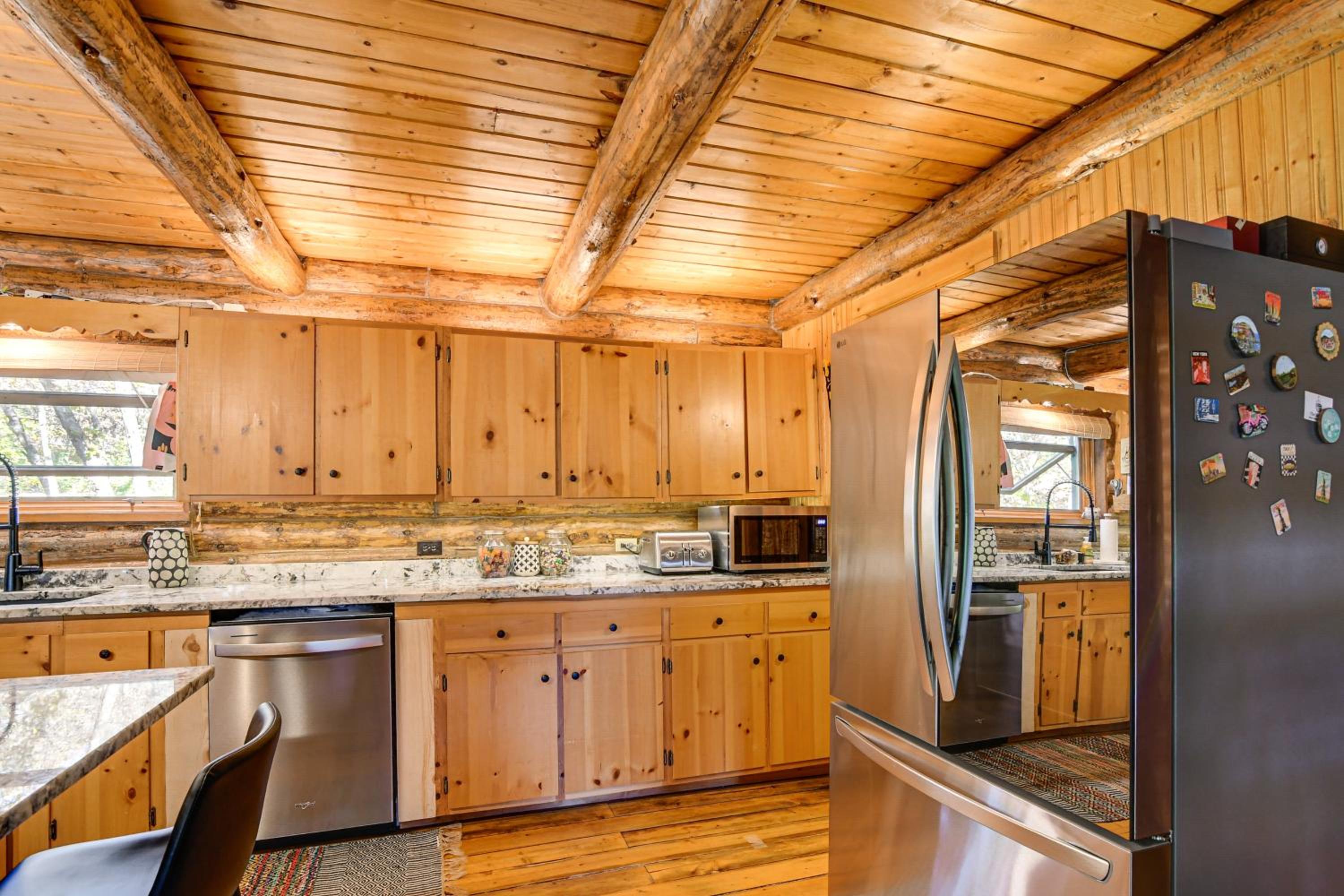 Private Beach! Lakefront Cabin in Panora