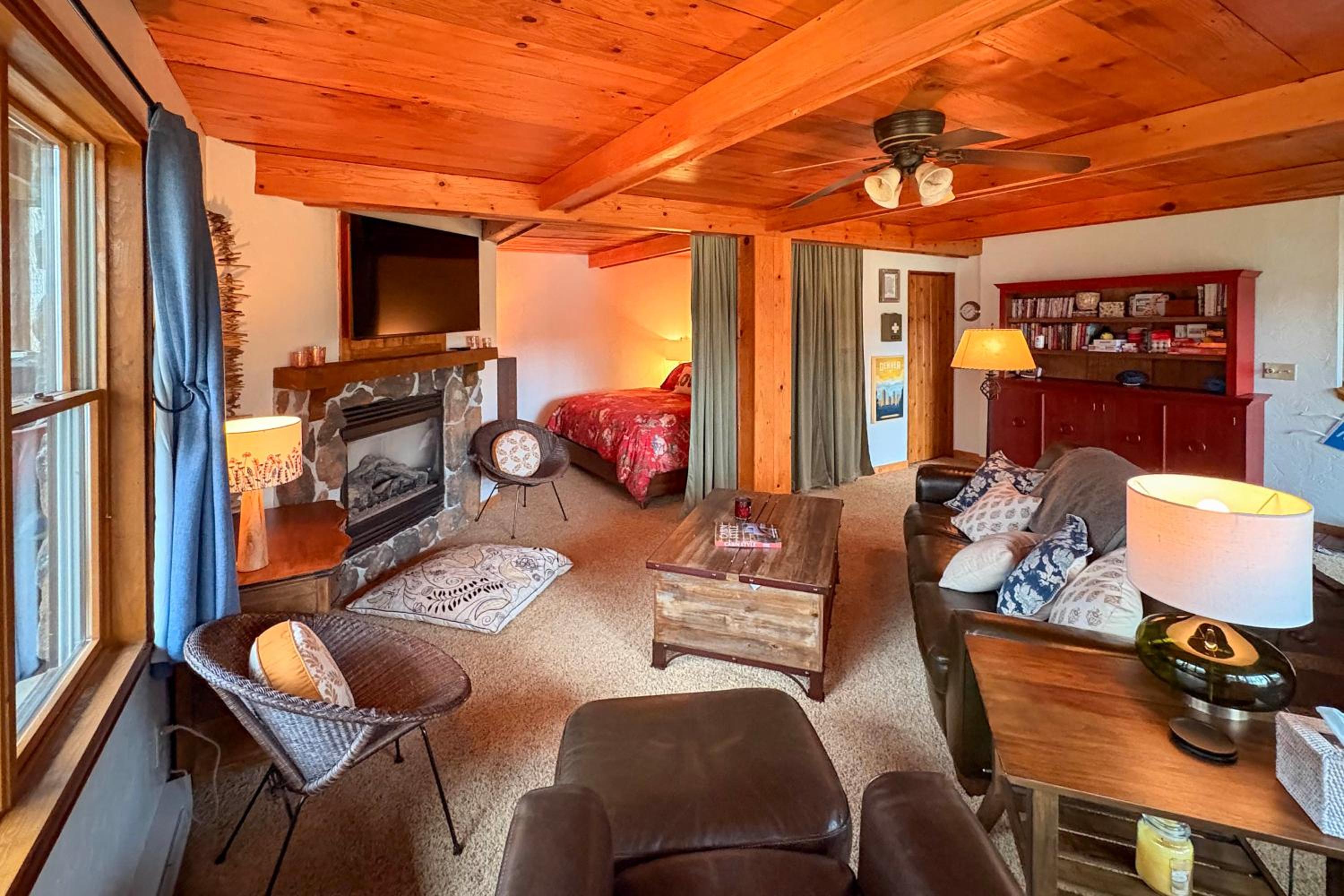 Private Beach! Lakefront Cabin in Panora