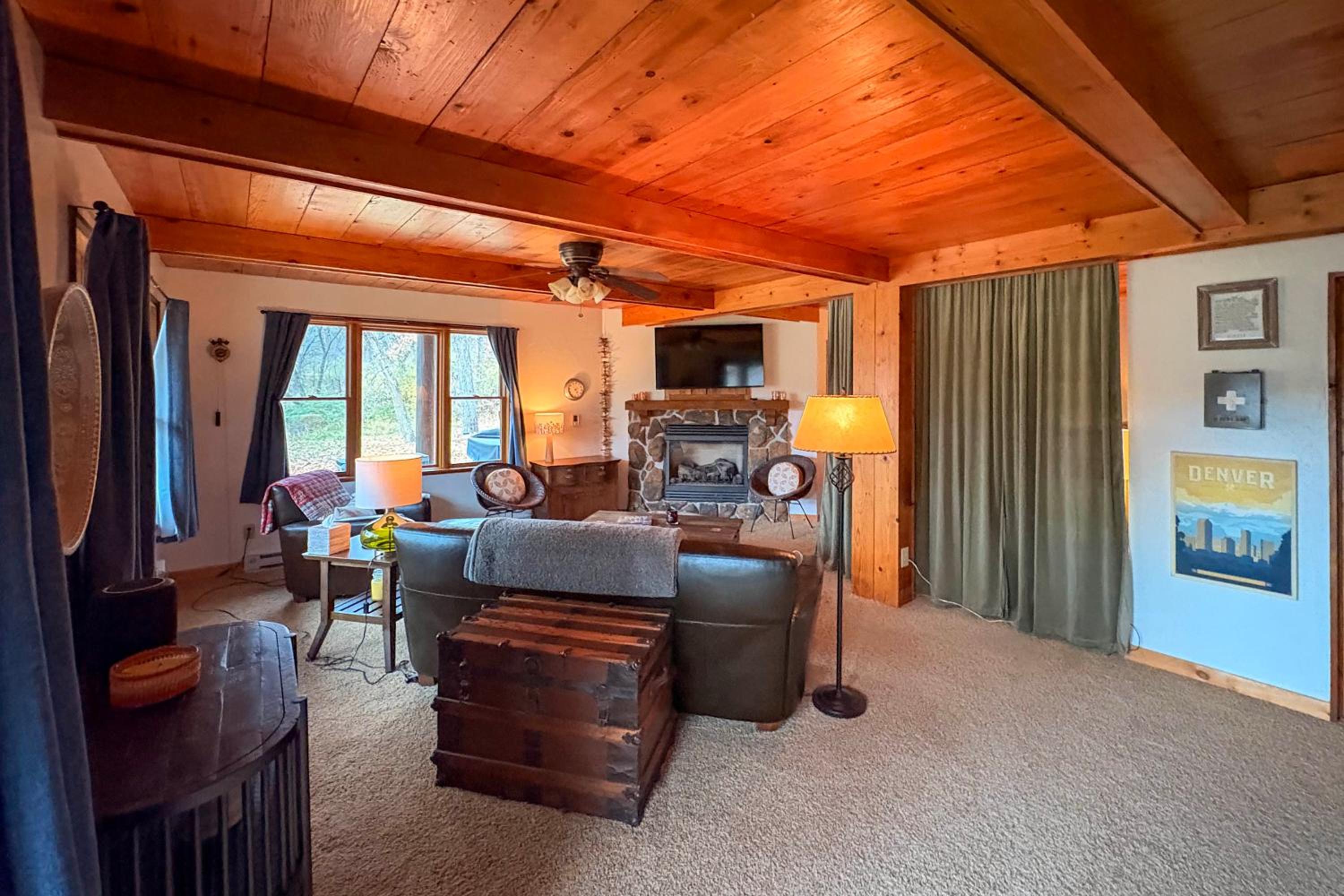 Private Beach! Lakefront Cabin in Panora