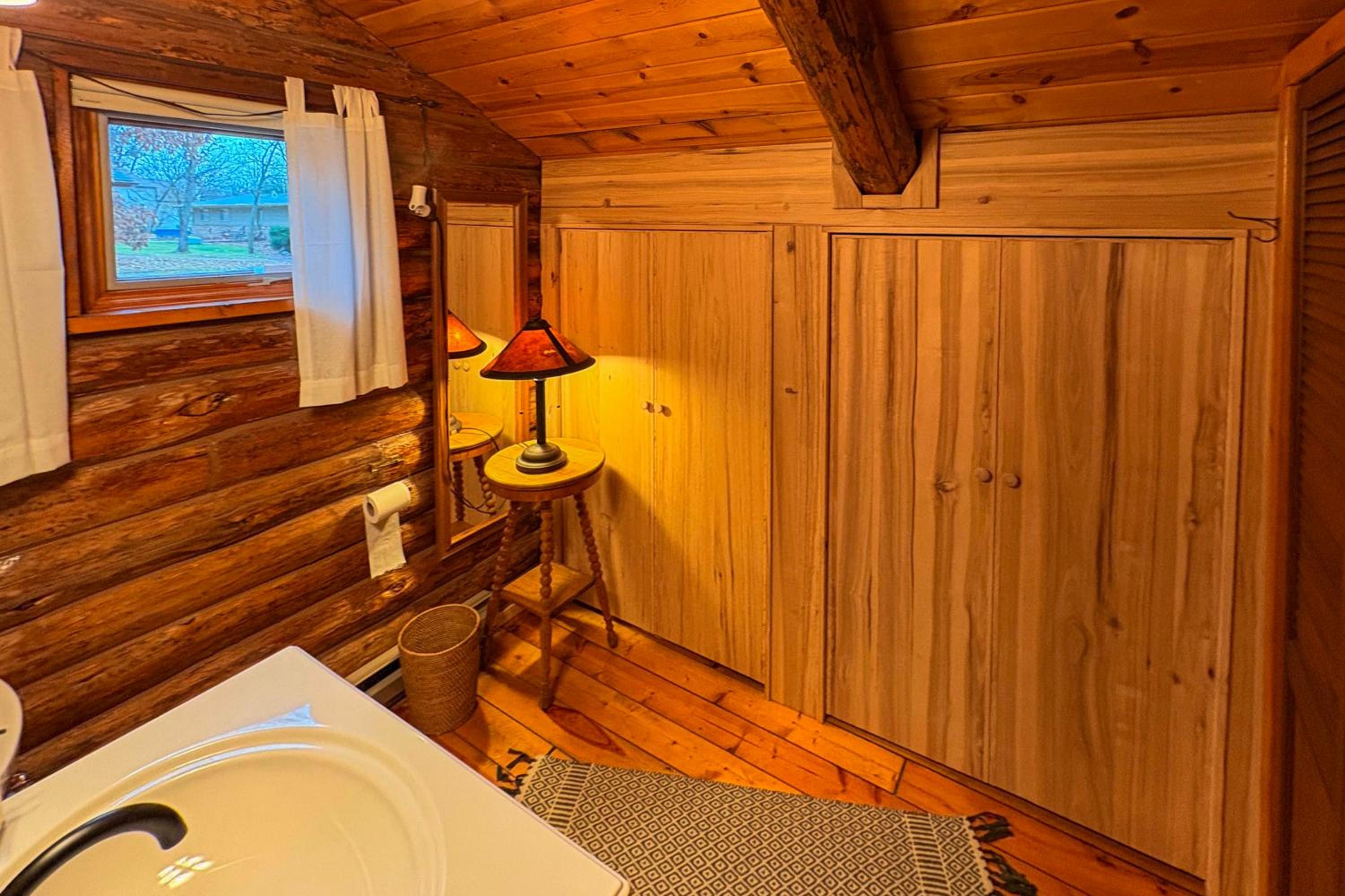 Private Beach! Lakefront Cabin in Panora