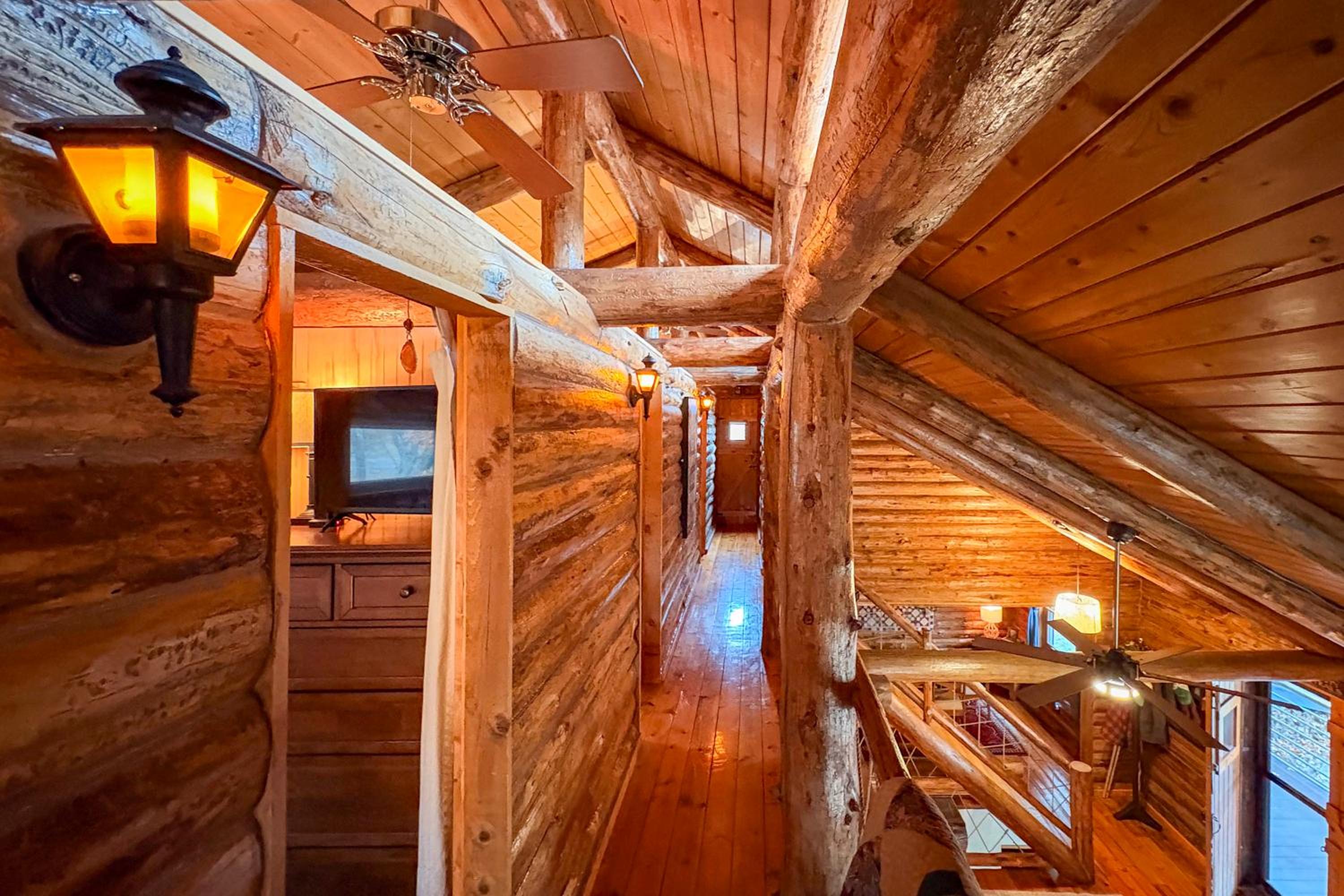 Private Beach! Lakefront Cabin in Panora
