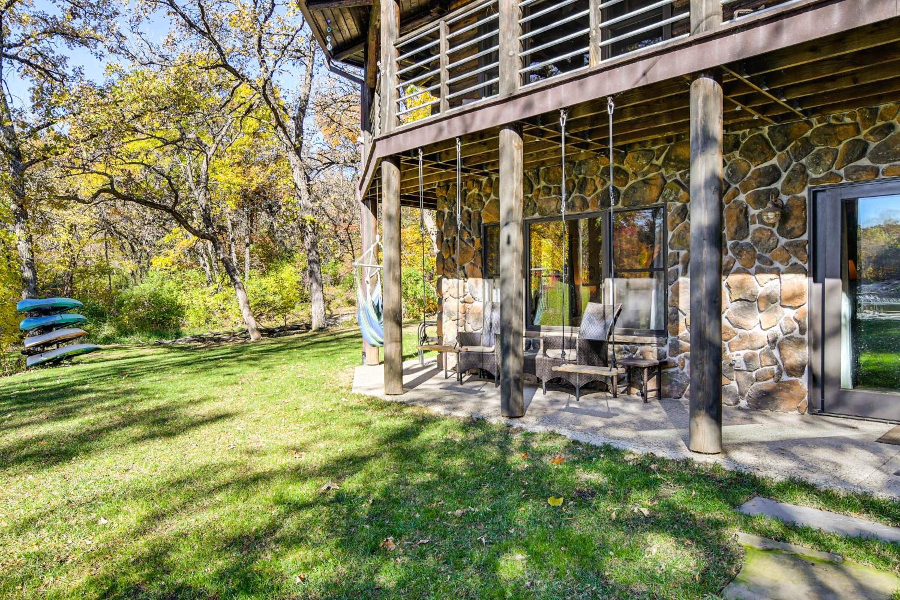 Private Beach! Lakefront Cabin in Panora