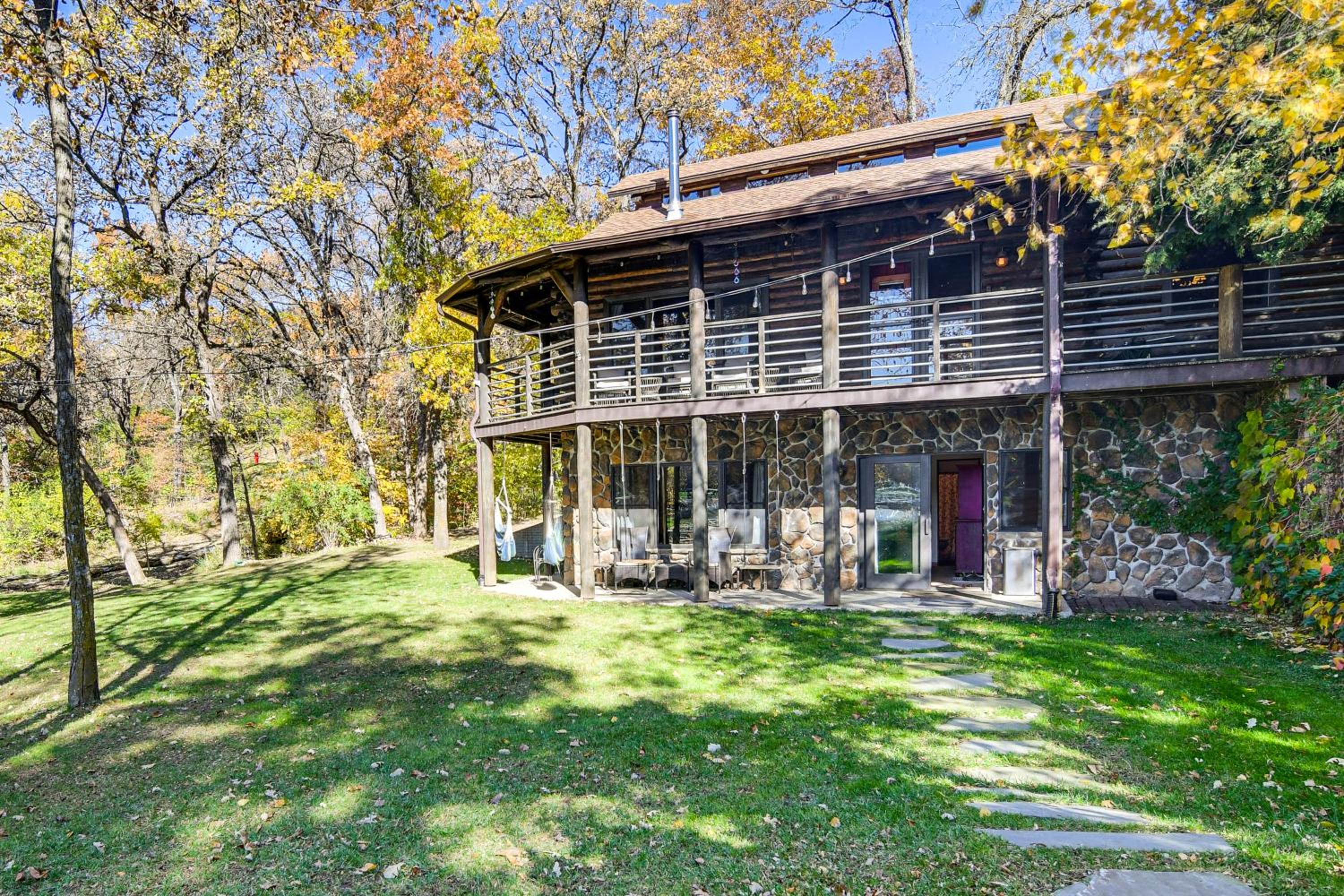 Private Beach! Lakefront Cabin in Panora