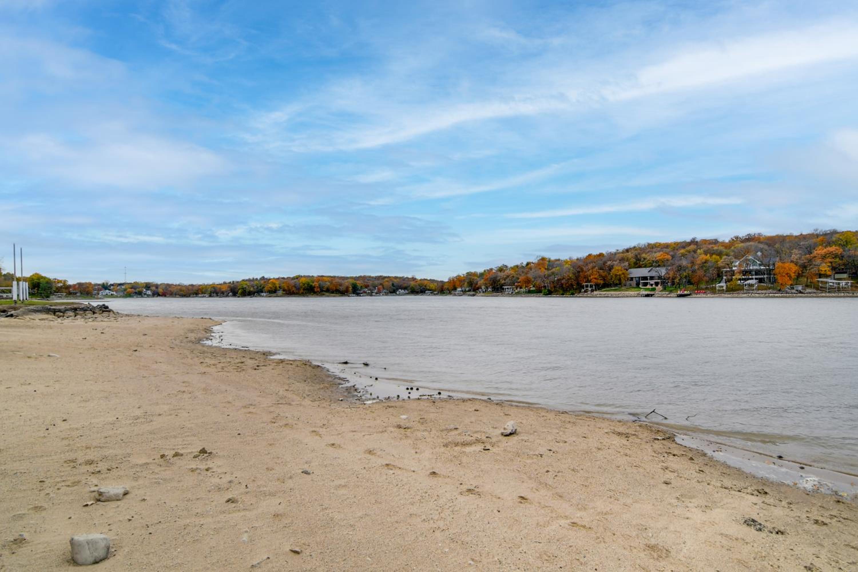 Private Beach! Lakefront Cabin in Panora
