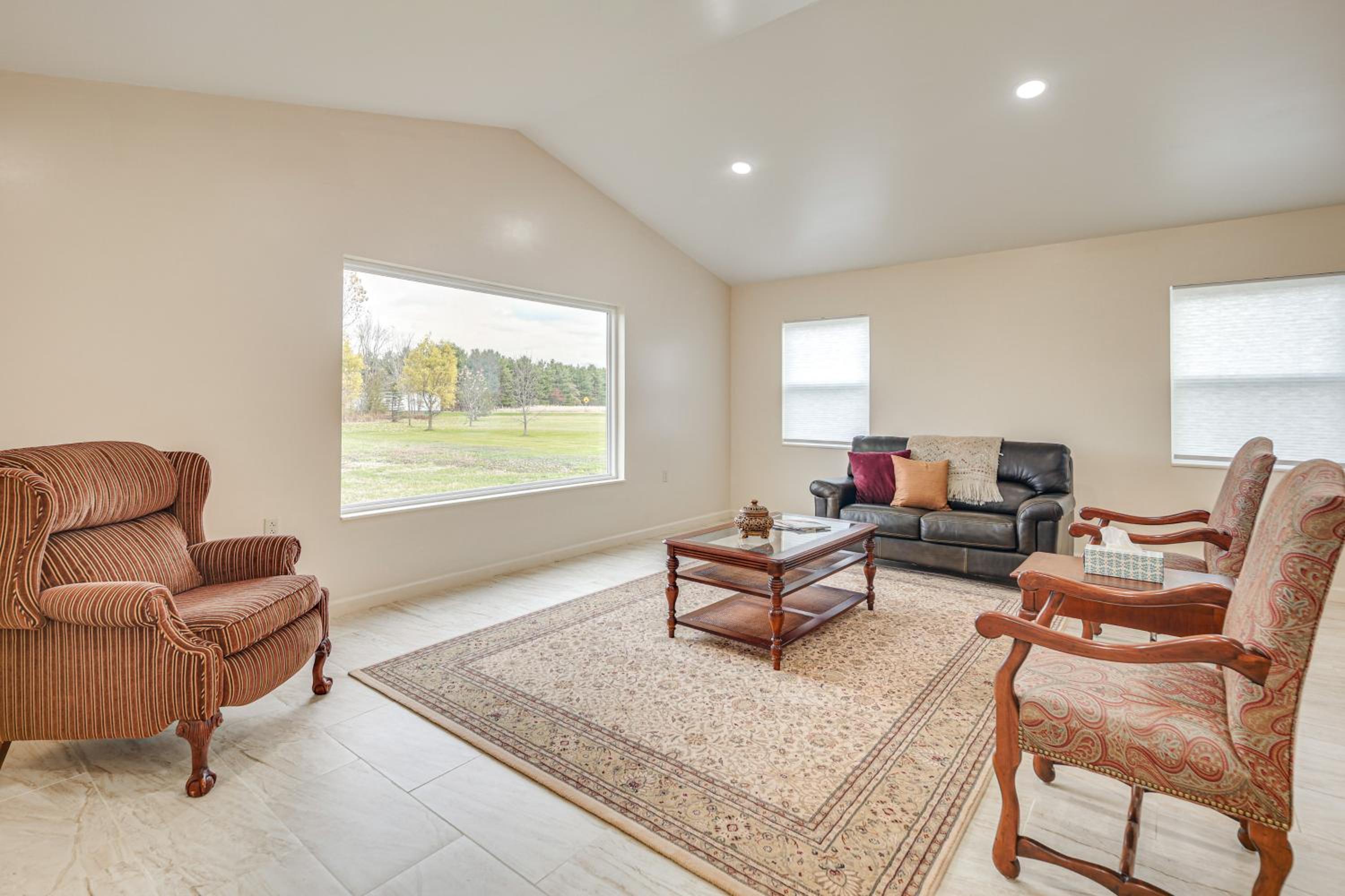 Ski, Fish and Unwind Peaceful Lake Champlain Home!