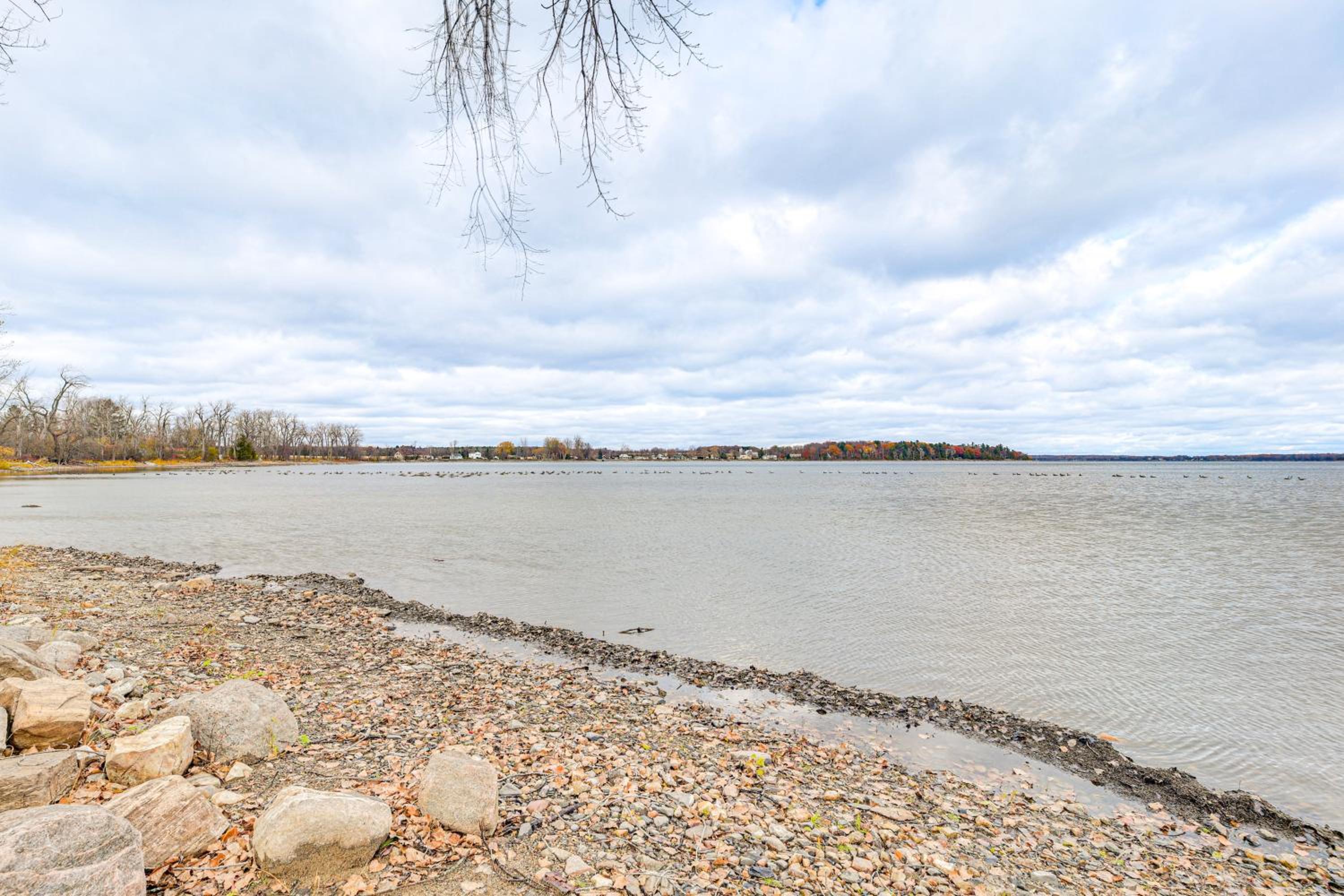 Ski, Fish and Unwind Peaceful Lake Champlain Home!
