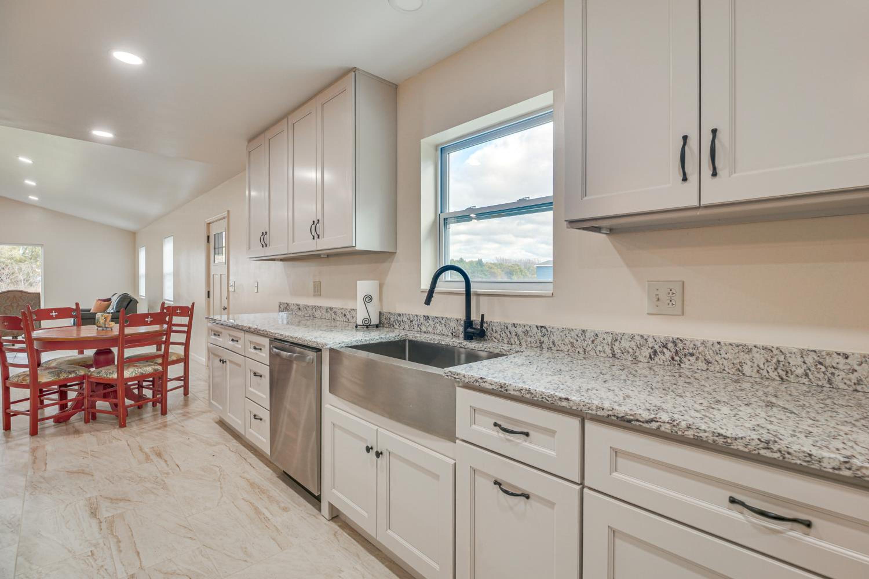 Ski, Fish and Unwind Peaceful Lake Champlain Home!