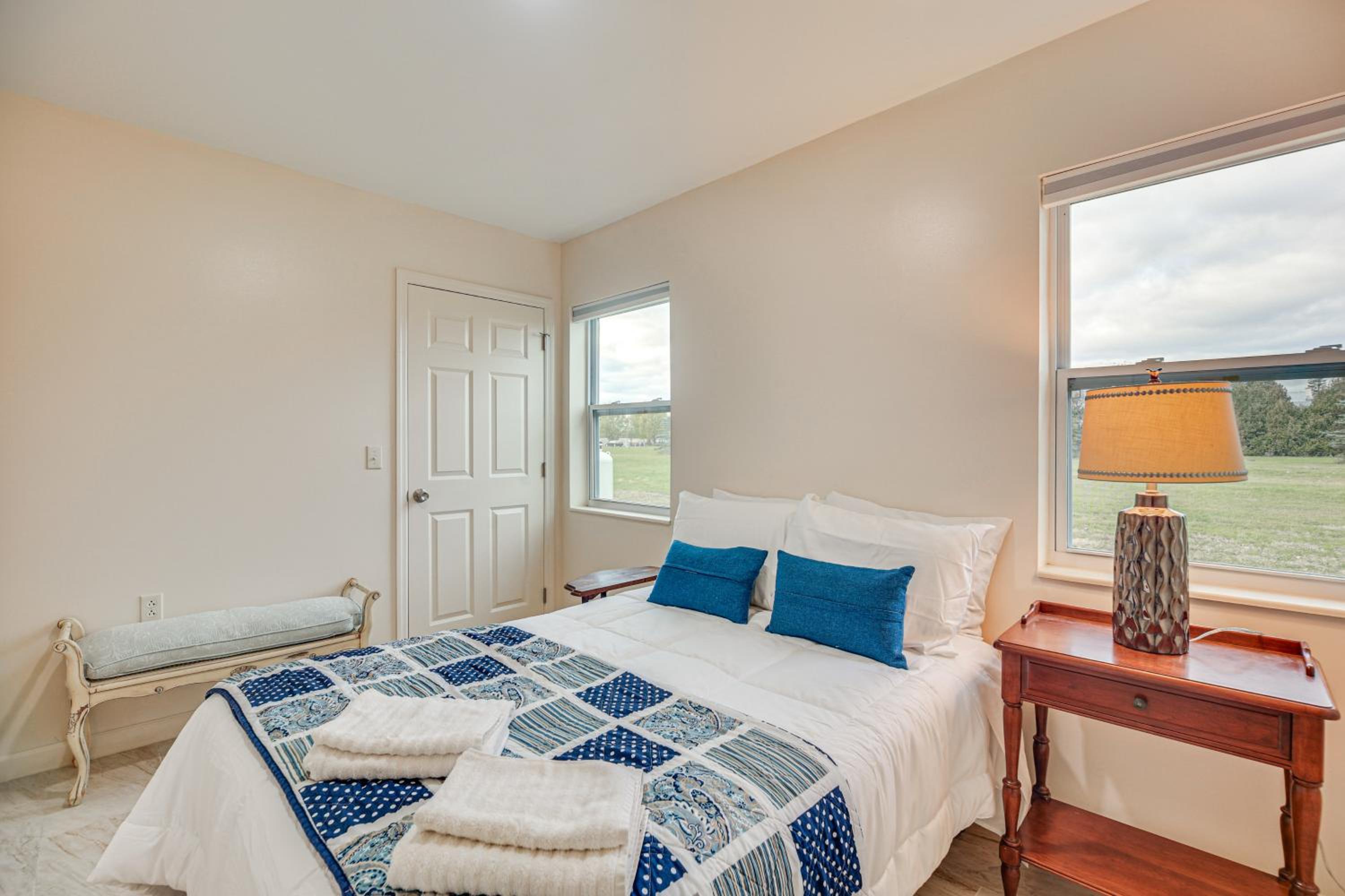 Ski, Fish and Unwind Peaceful Lake Champlain Home!