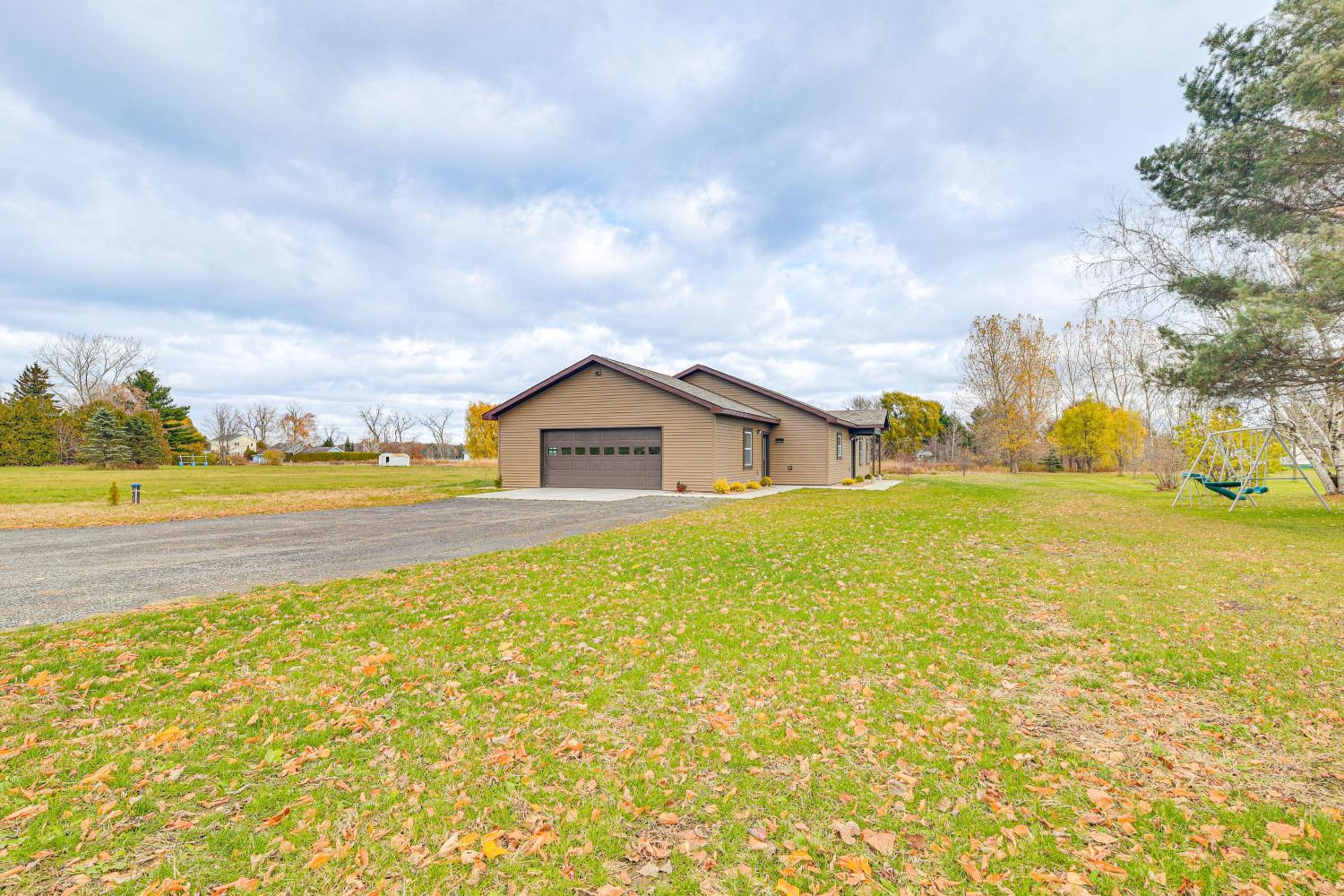 Ski, Fish and Unwind Peaceful Lake Champlain Home!