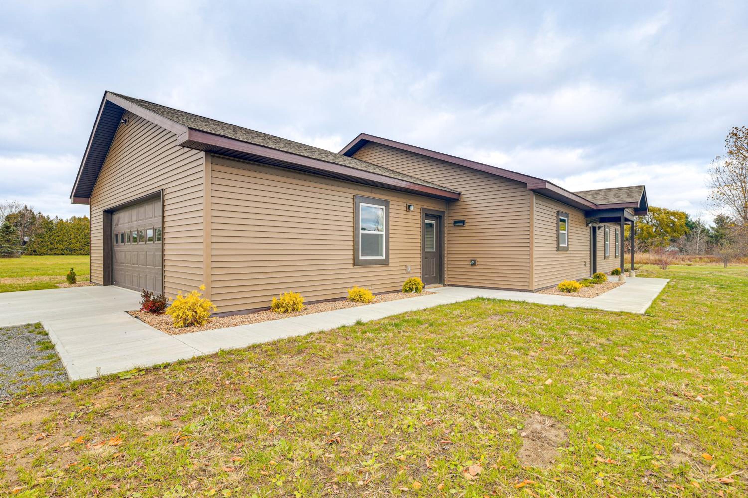 Ski, Fish and Unwind Peaceful Lake Champlain Home!