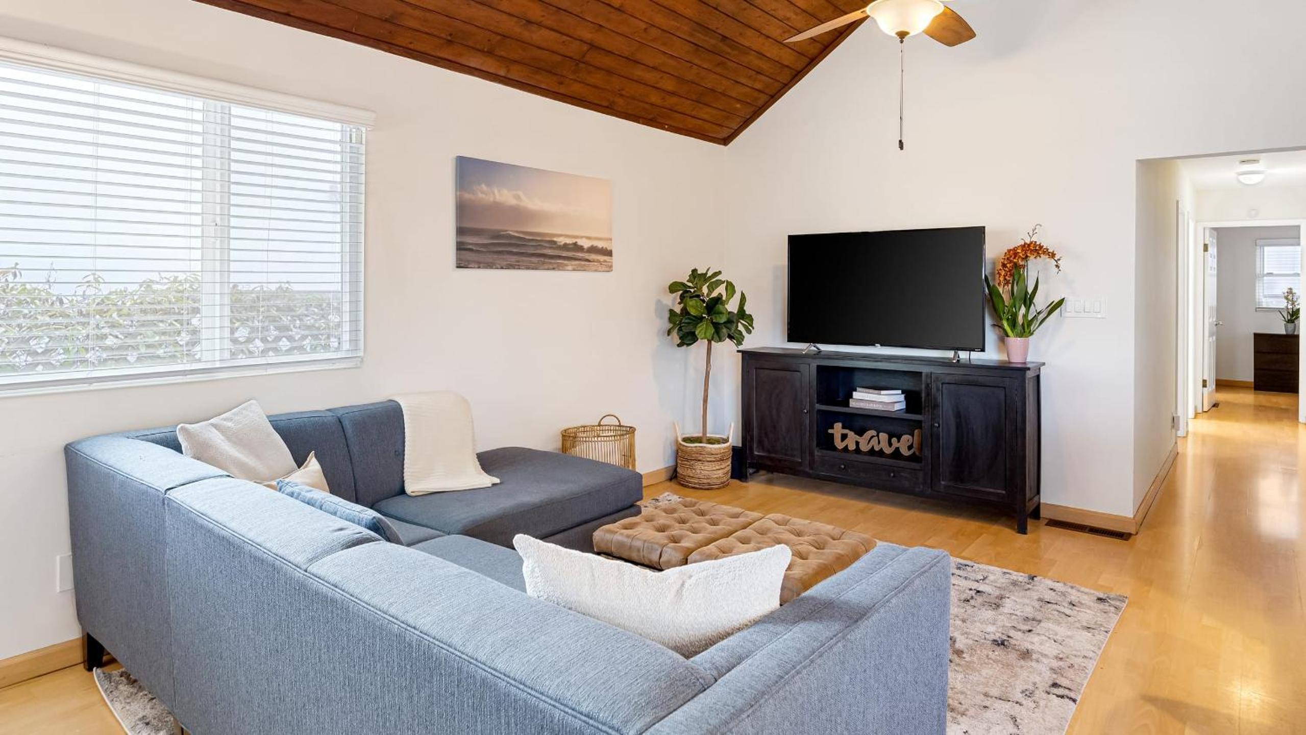 Sunny Venice Beach Home with Open Living Walkability to Abbot Kinney Venice Drift by AvantStay