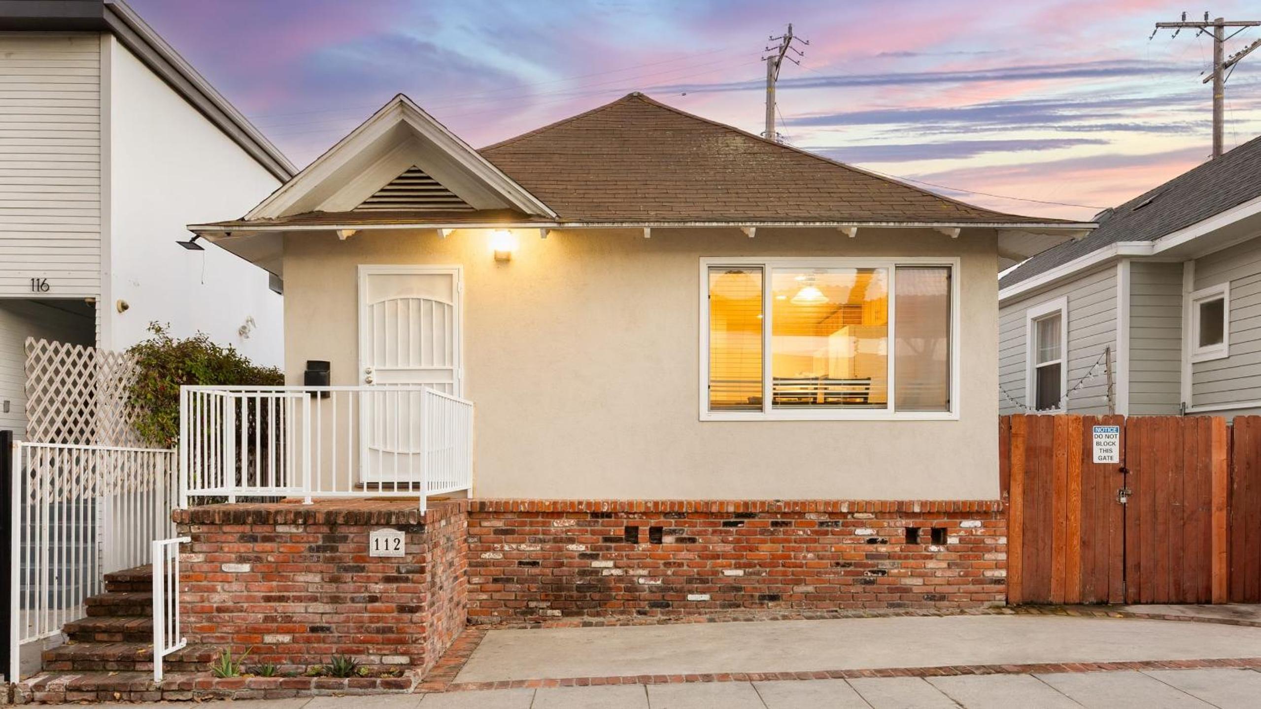 Sunny Venice Beach Home with Open Living Walkability to Abbot Kinney Venice Drift by AvantStay