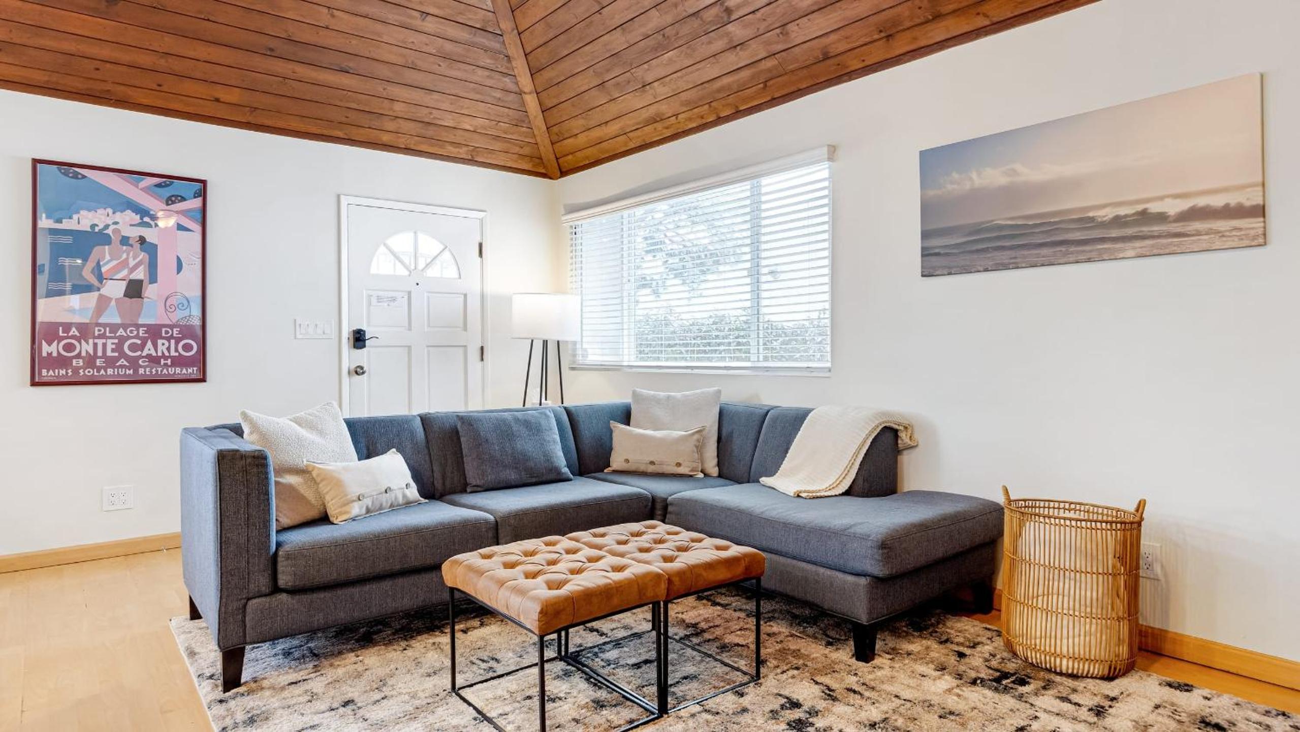 Sunny Venice Beach Home with Open Living Walkability to Abbot Kinney Venice Drift by AvantStay