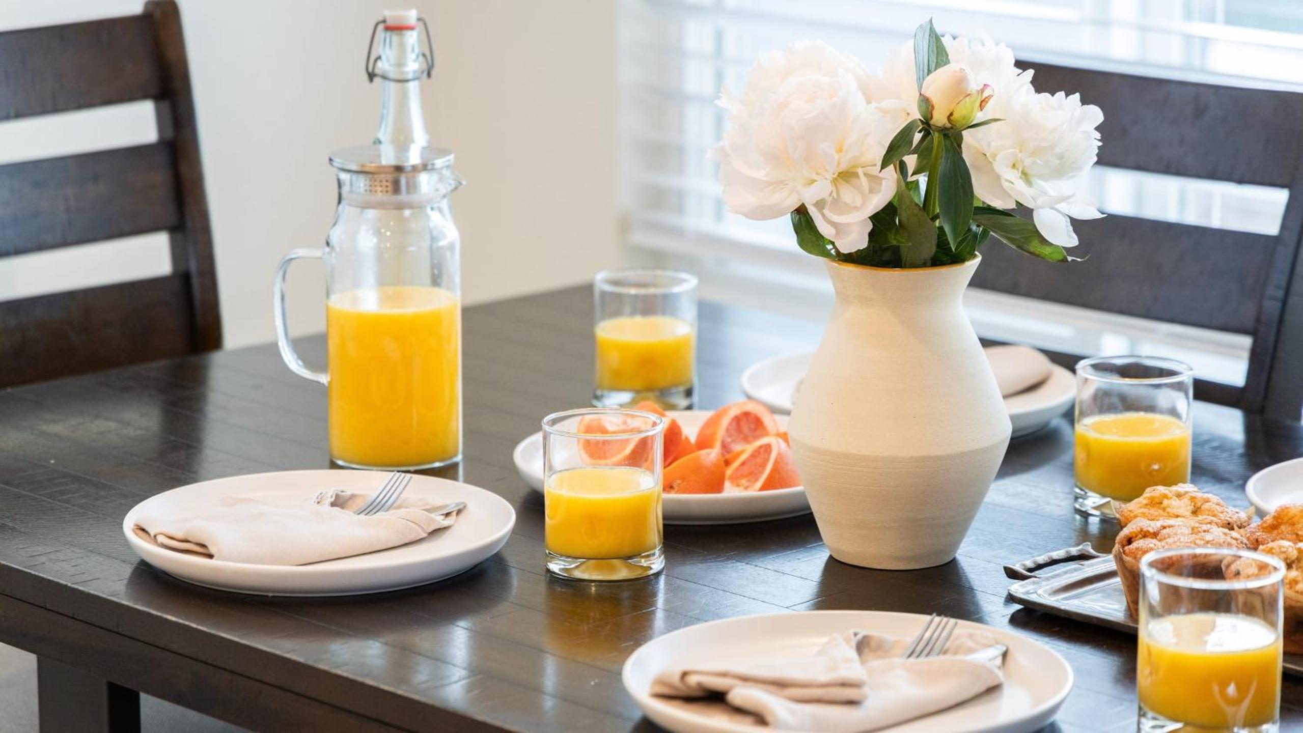 Sunny Venice Beach Home with Open Living Walkability to Abbot Kinney Venice Drift by AvantStay
