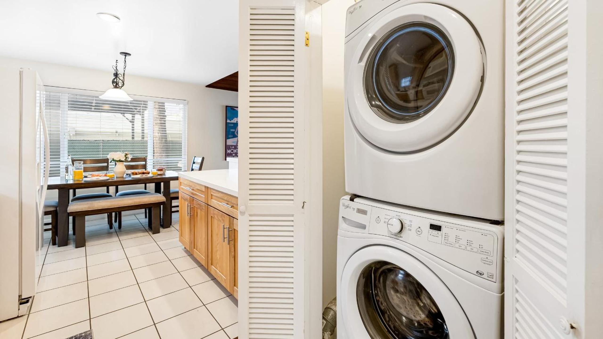 Sunny Venice Beach Home with Open Living Walkability to Abbot Kinney Venice Drift by AvantStay