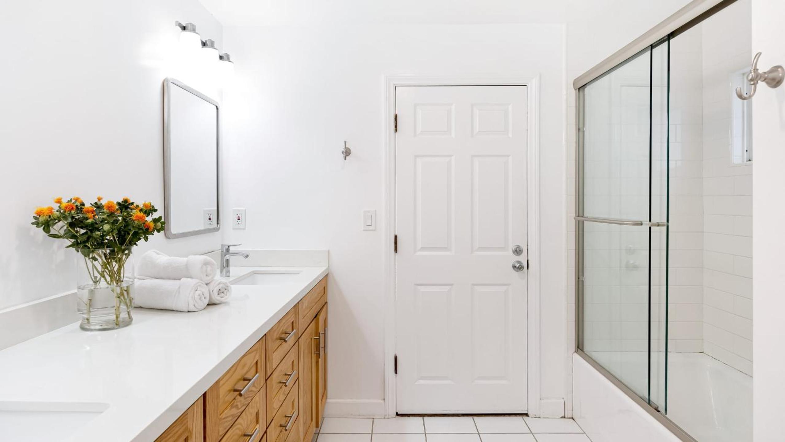 Sunny Venice Beach Home with Open Living Walkability to Abbot Kinney Venice Drift by AvantStay
