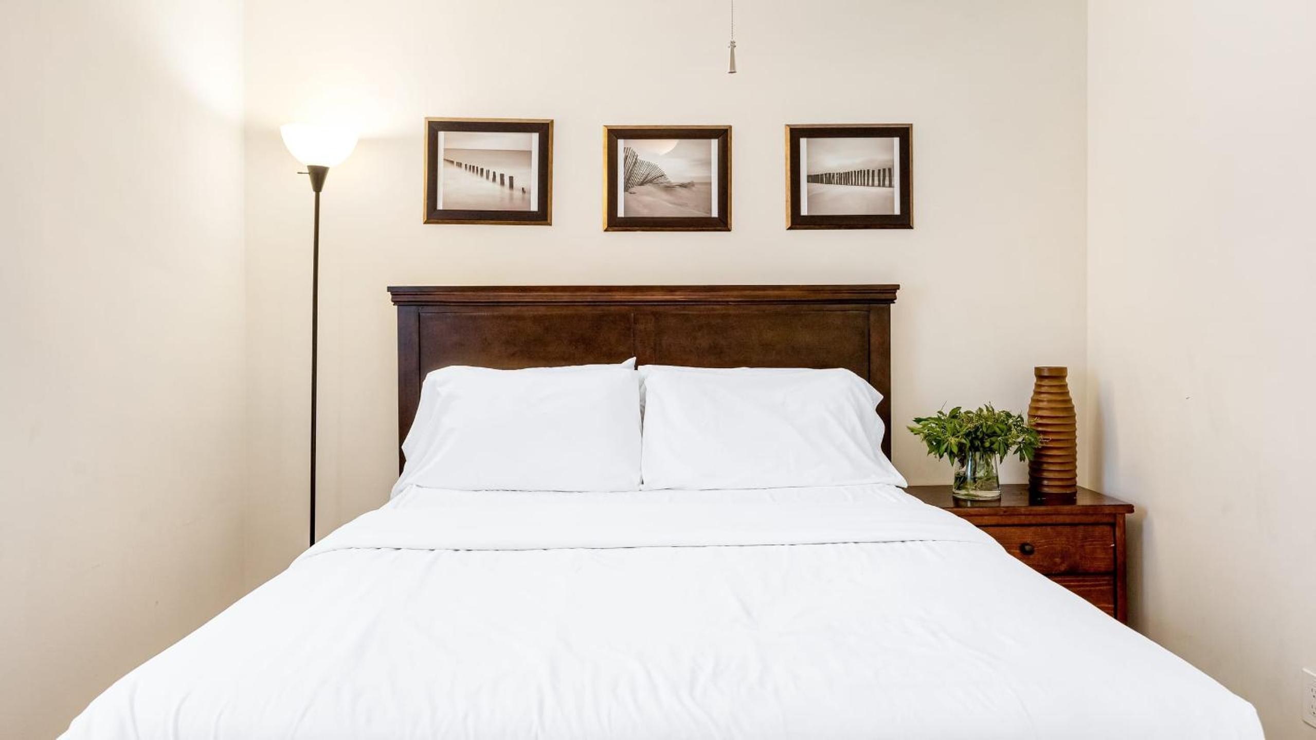 Sunny Venice Beach Home with Open Living Walkability to Abbot Kinney Venice Drift by AvantStay