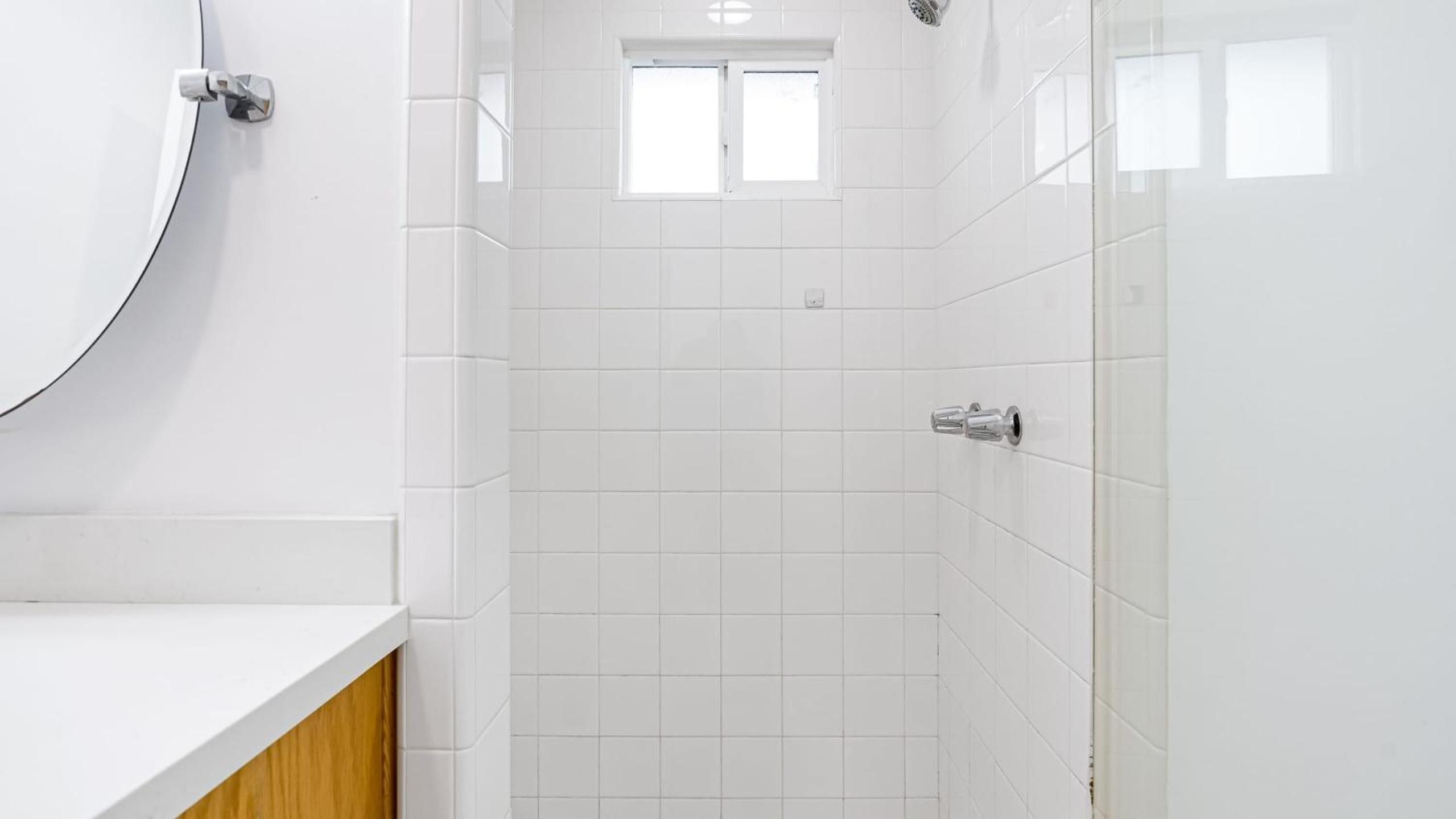 Sunny Venice Beach Home with Open Living Walkability to Abbot Kinney Venice Drift by AvantStay