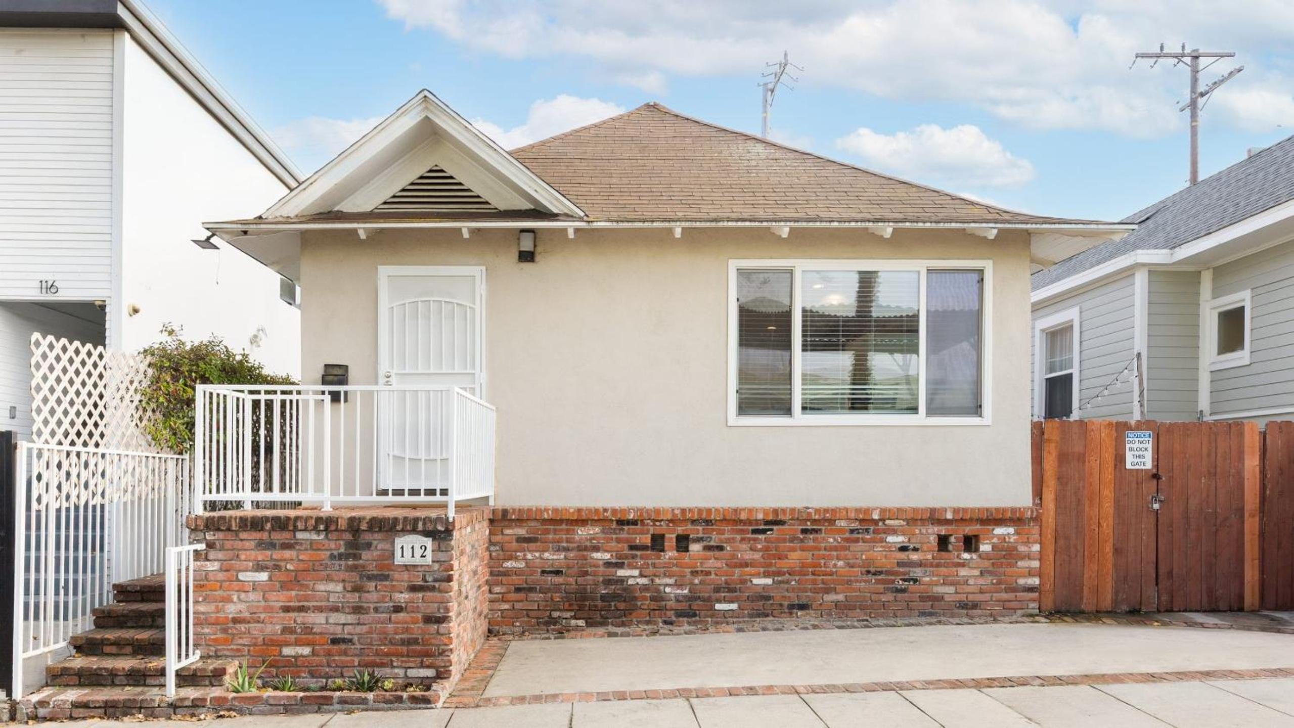 Sunny Venice Beach Home with Open Living Walkability to Abbot Kinney Venice Drift by AvantStay