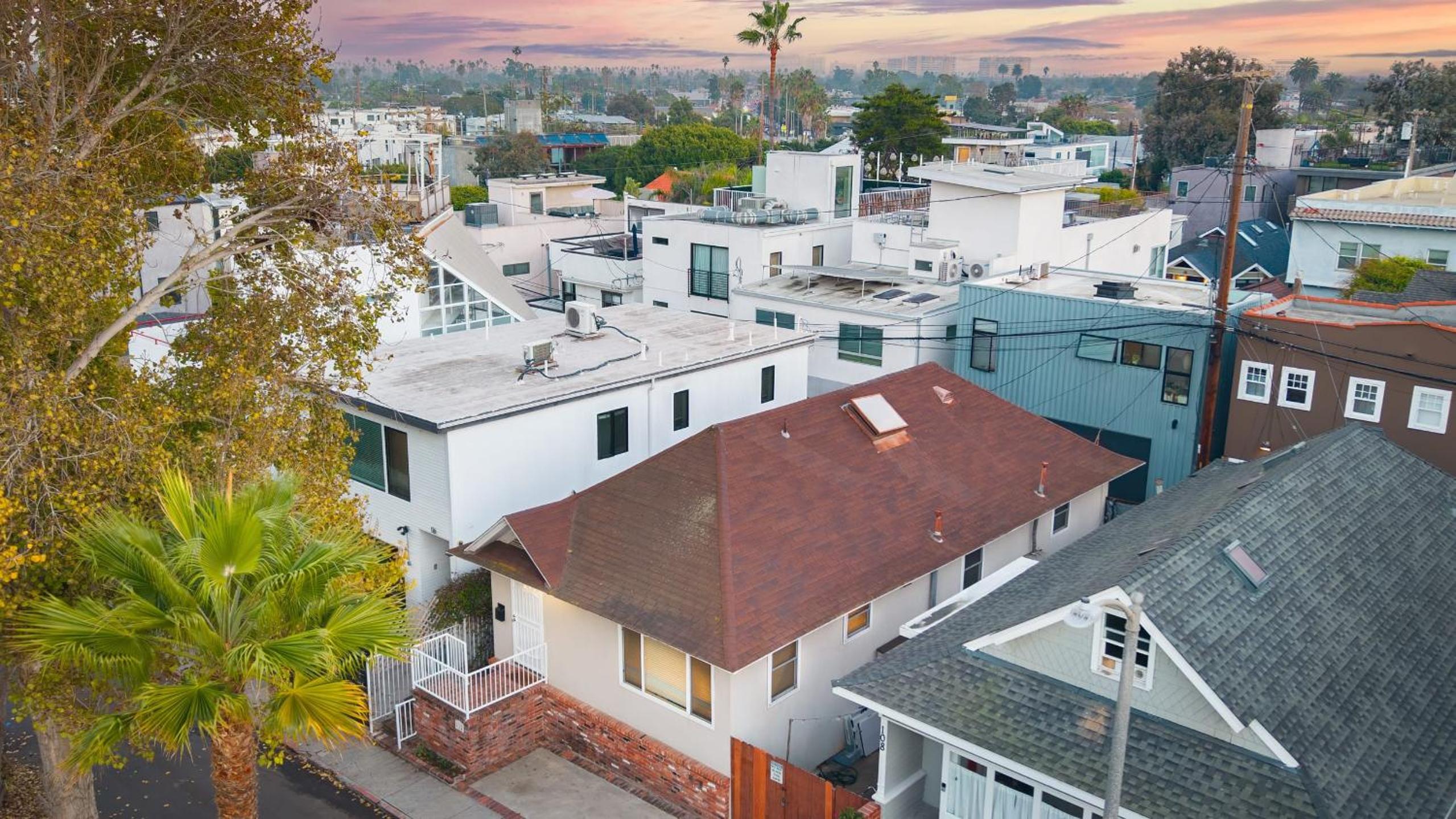 Sunny Venice Beach Home with Open Living Walkability to Abbot Kinney Venice Drift by AvantStay