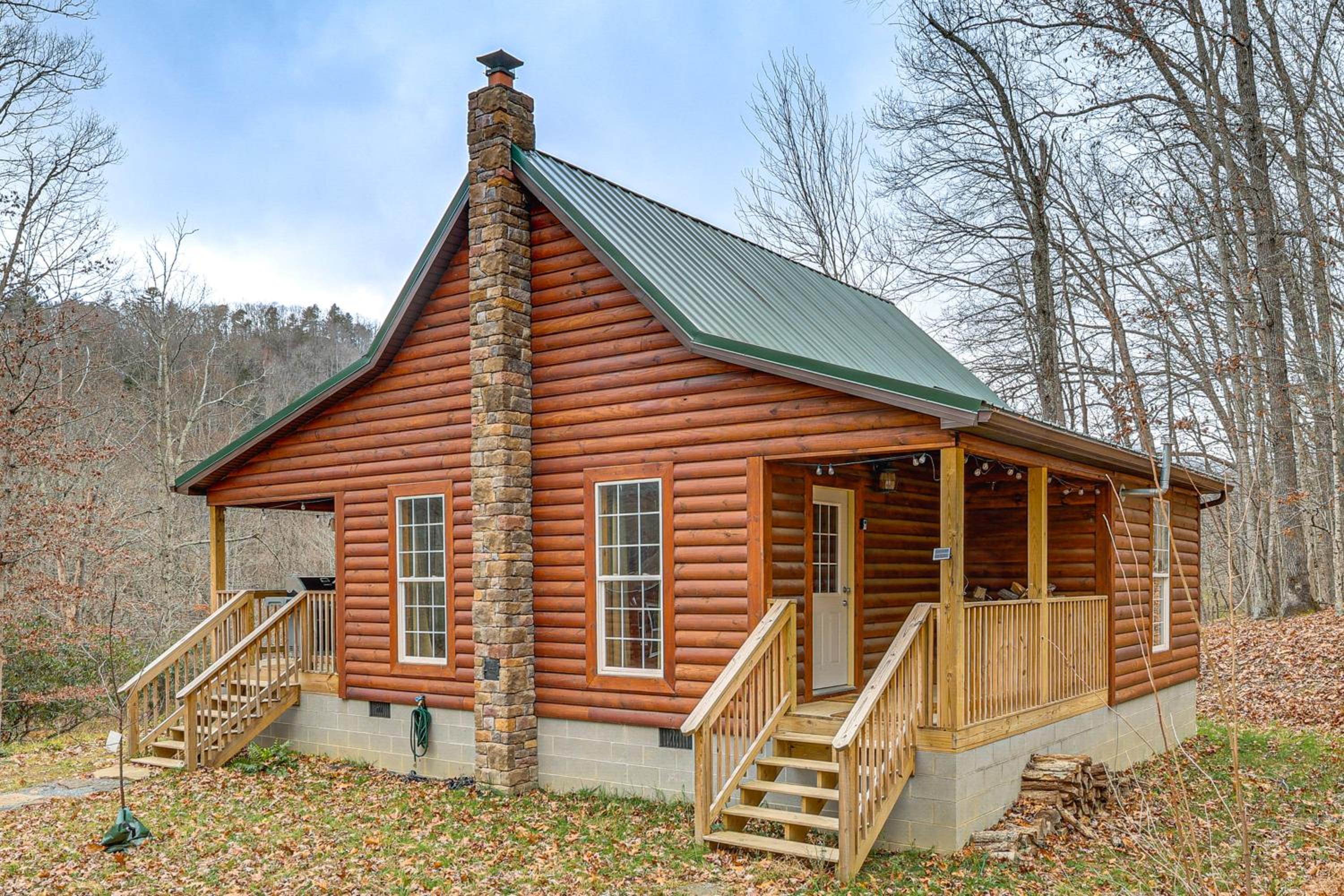 Greenbrier River On-Site! Modern-Rustic Log Cabin