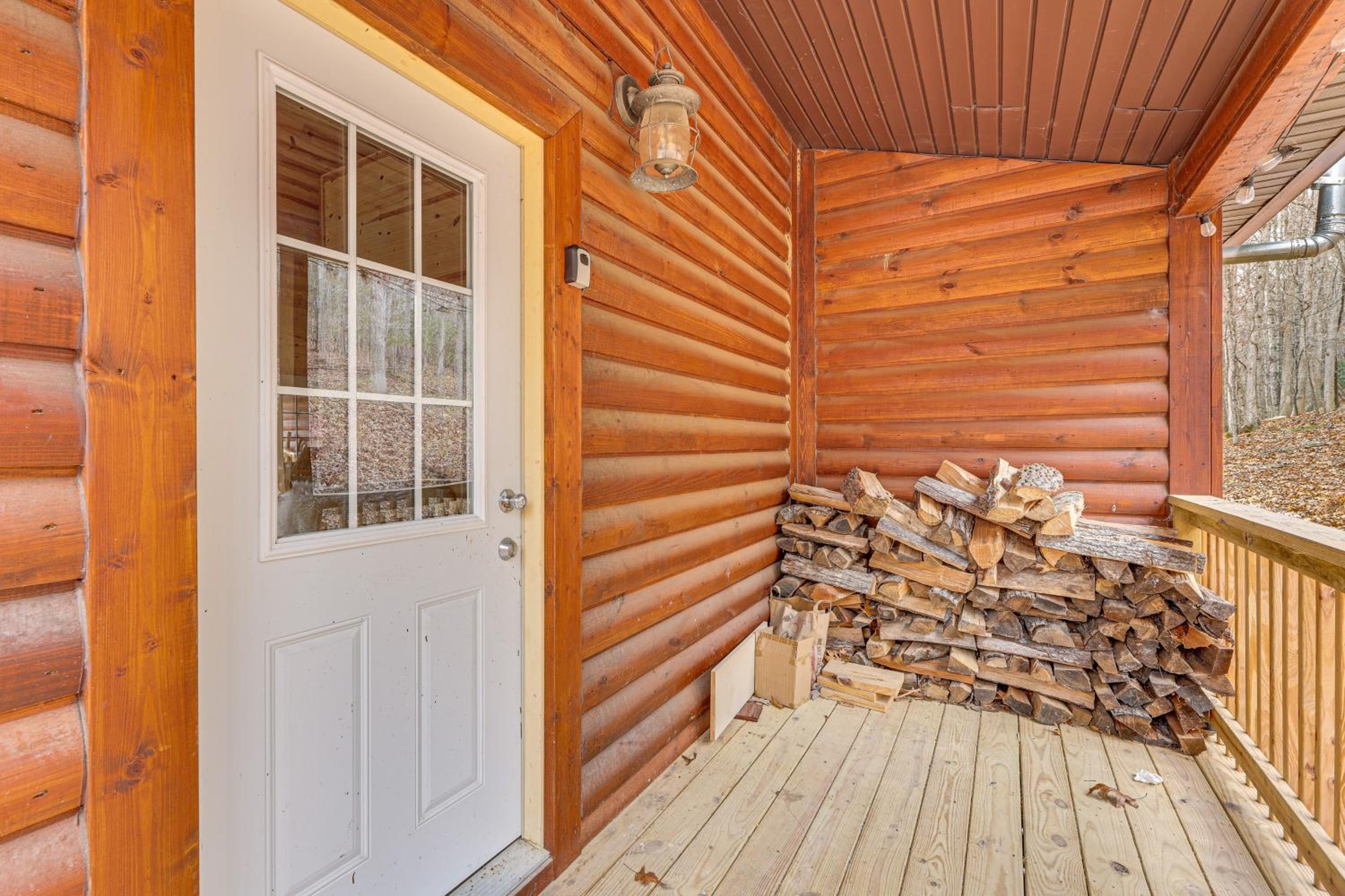 Greenbrier River On-Site! Modern-Rustic Log Cabin