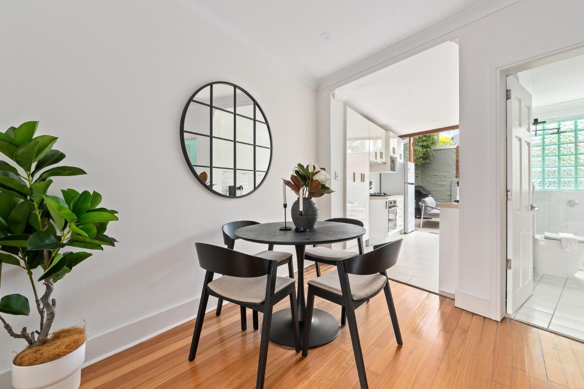 Stylish 2-Bed Surry Hills Terrace with Courtyard, Balcony & BBQ