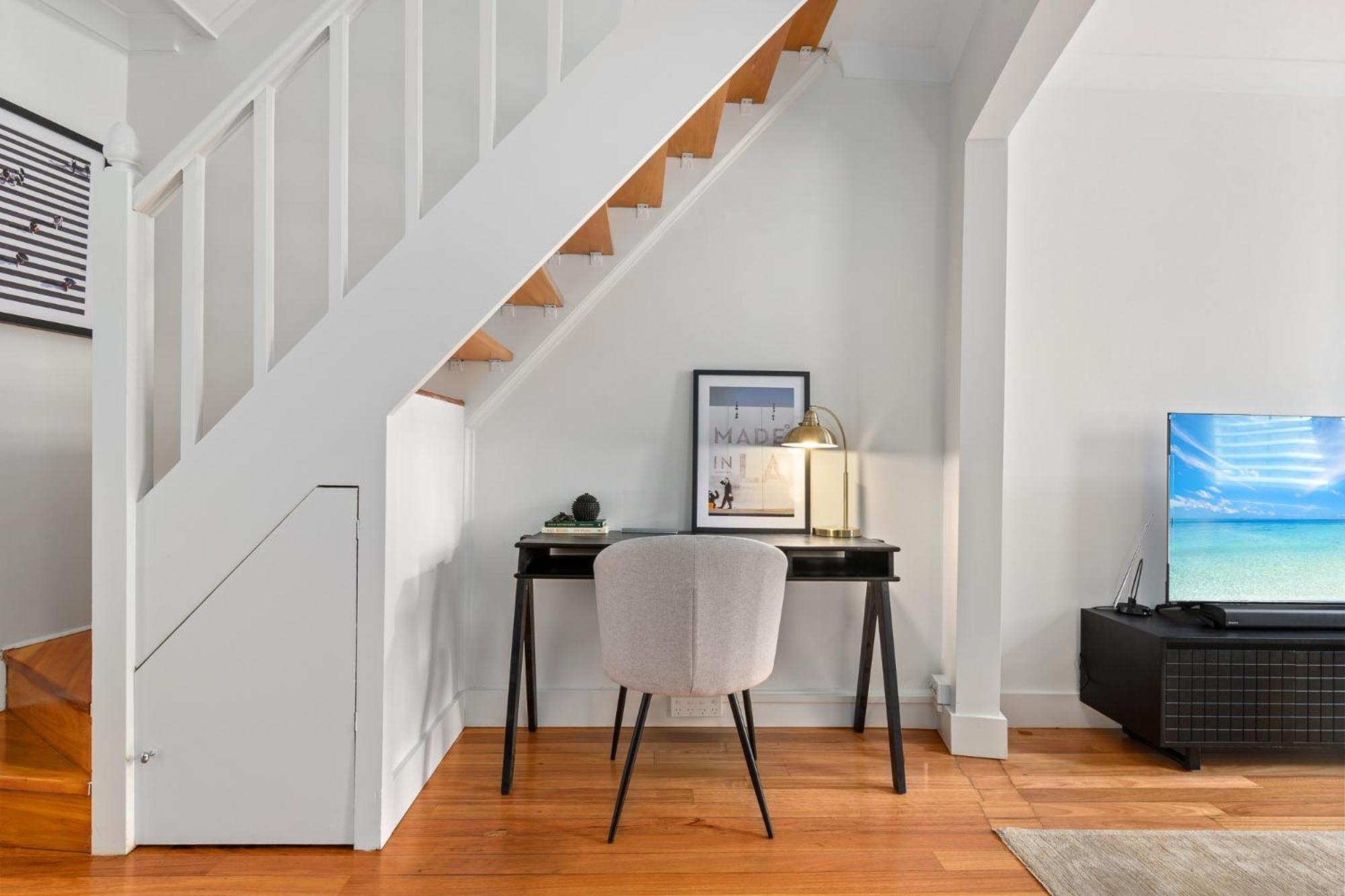 Stylish 2-Bed Surry Hills Terrace with Courtyard, Balcony & BBQ