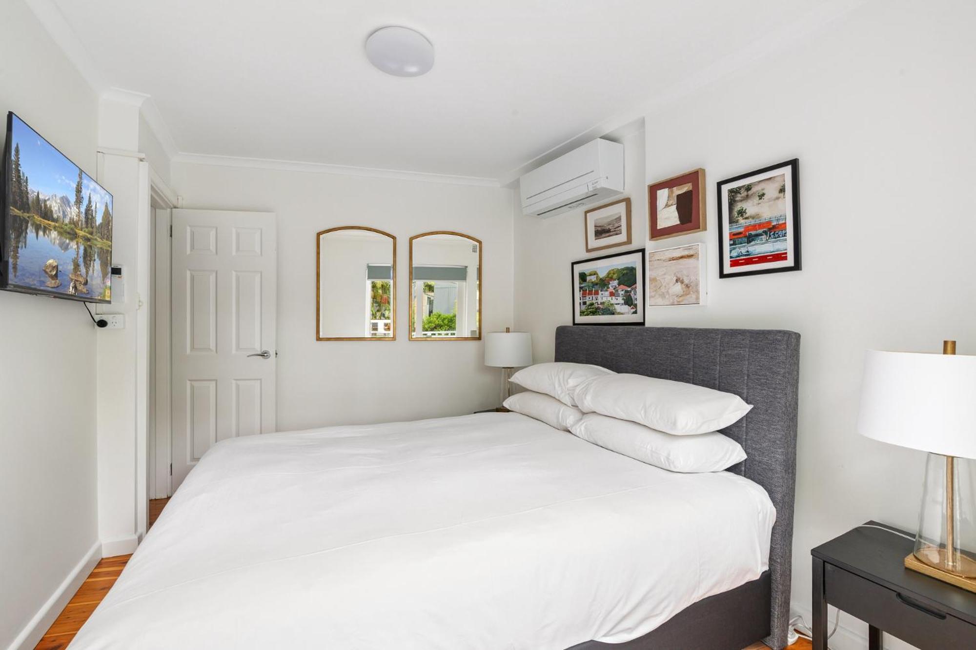 Stylish 2-Bed Surry Hills Terrace with Courtyard, Balcony & BBQ