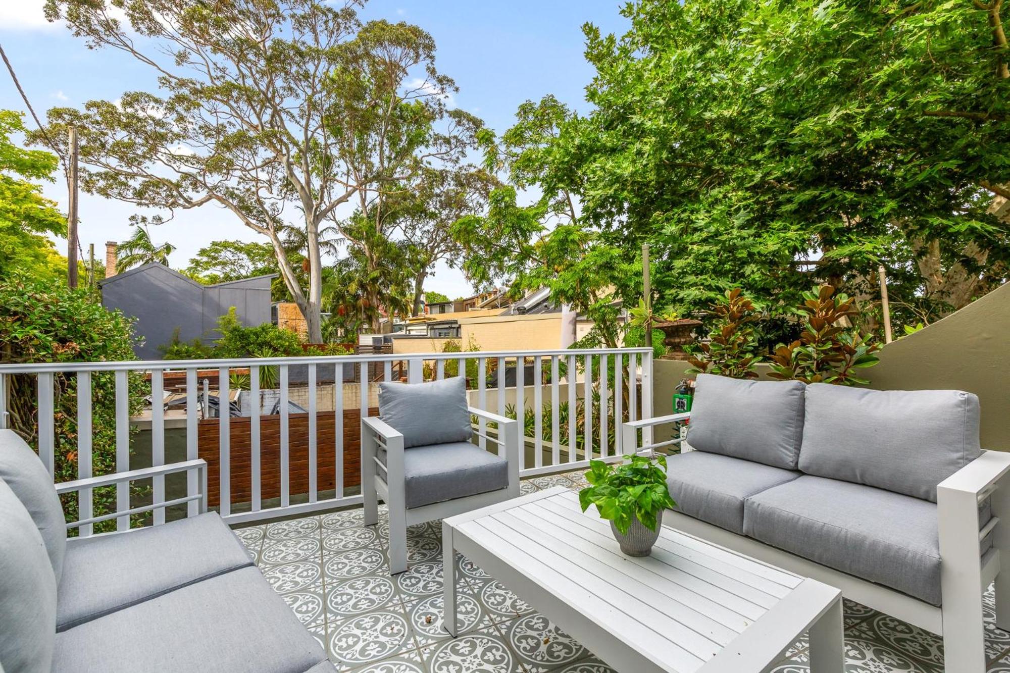 Stylish 2-Bed Surry Hills Terrace with Courtyard, Balcony & BBQ