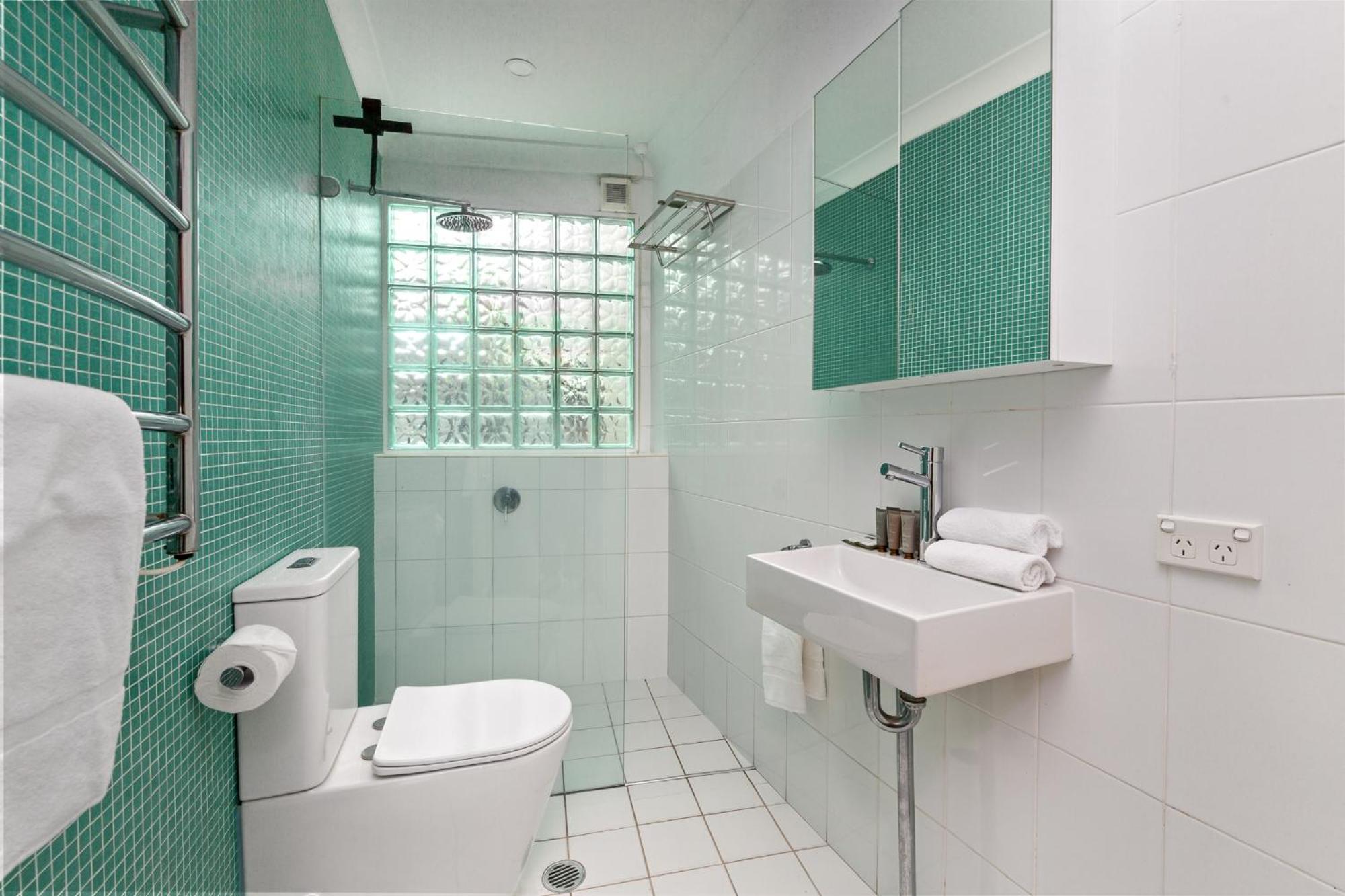 Stylish 2-Bed Surry Hills Terrace with Courtyard, Balcony & BBQ