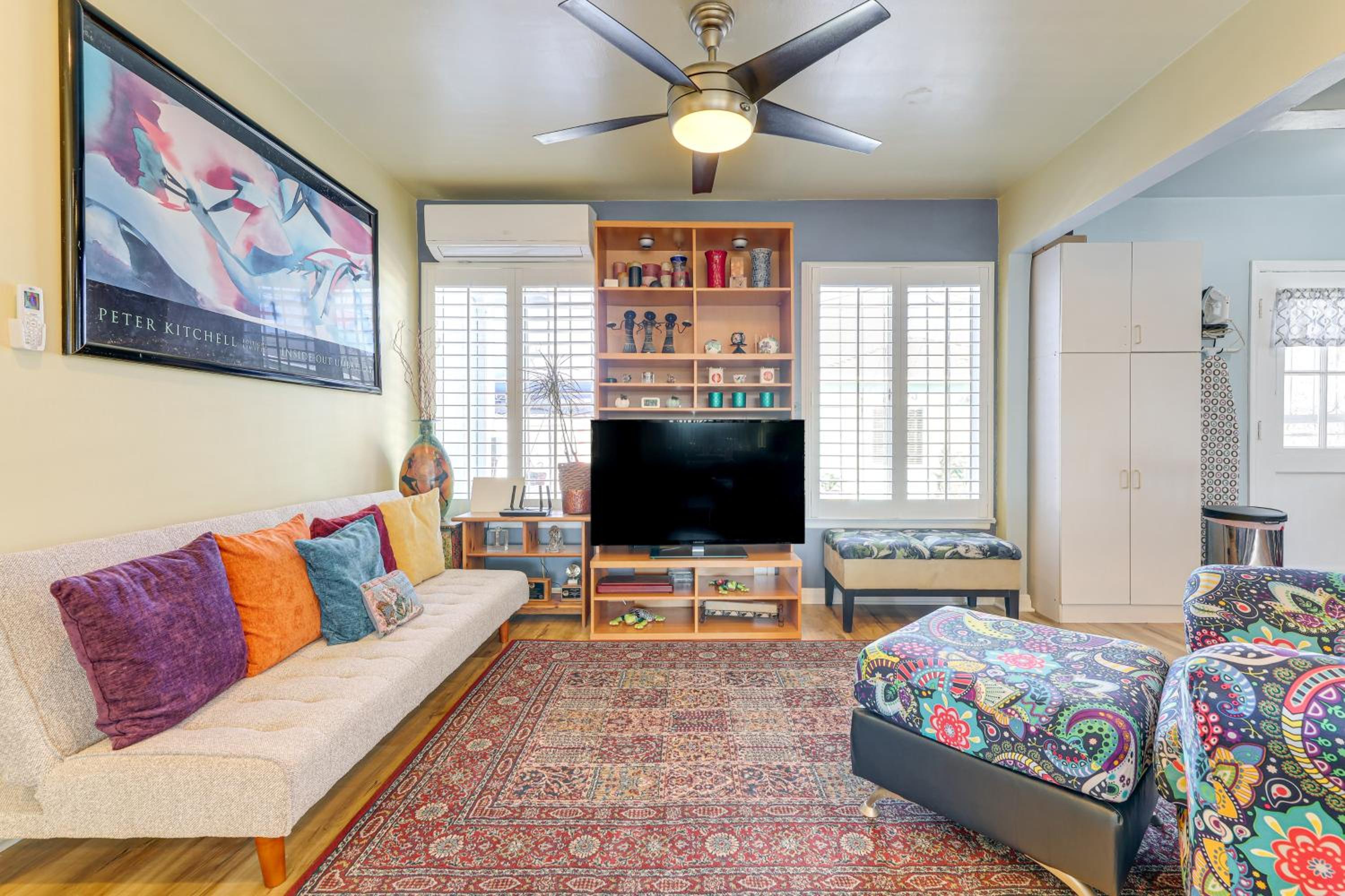 Stylish Home Near SoFi Stadium, LAX and Long Beach
