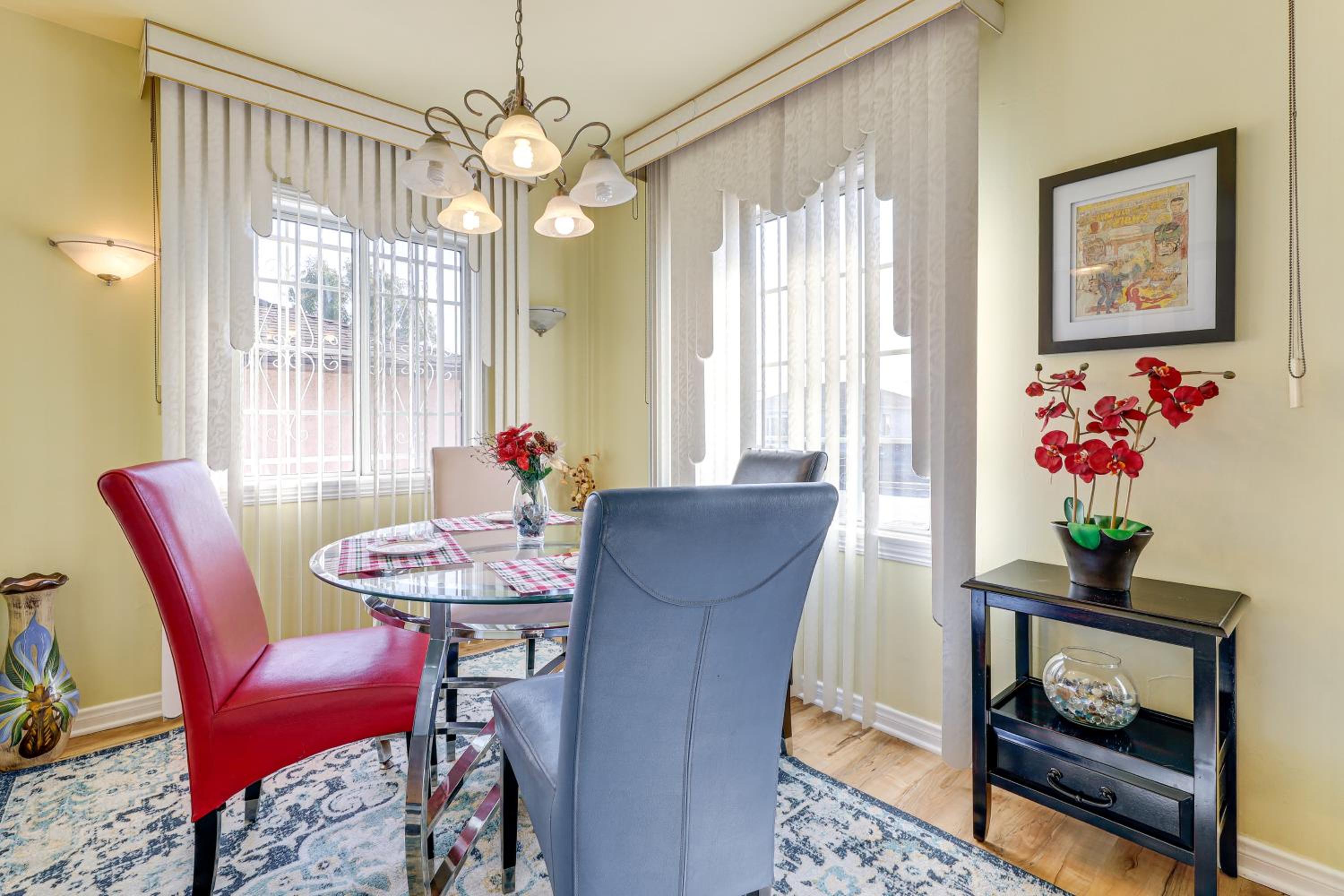 Stylish Home Near SoFi Stadium, LAX and Long Beach