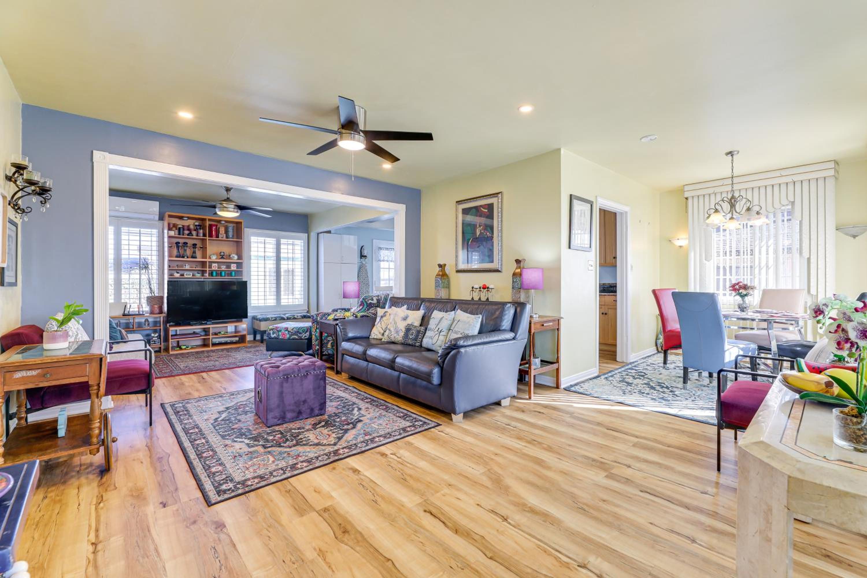 Stylish Home Near SoFi Stadium, LAX and Long Beach