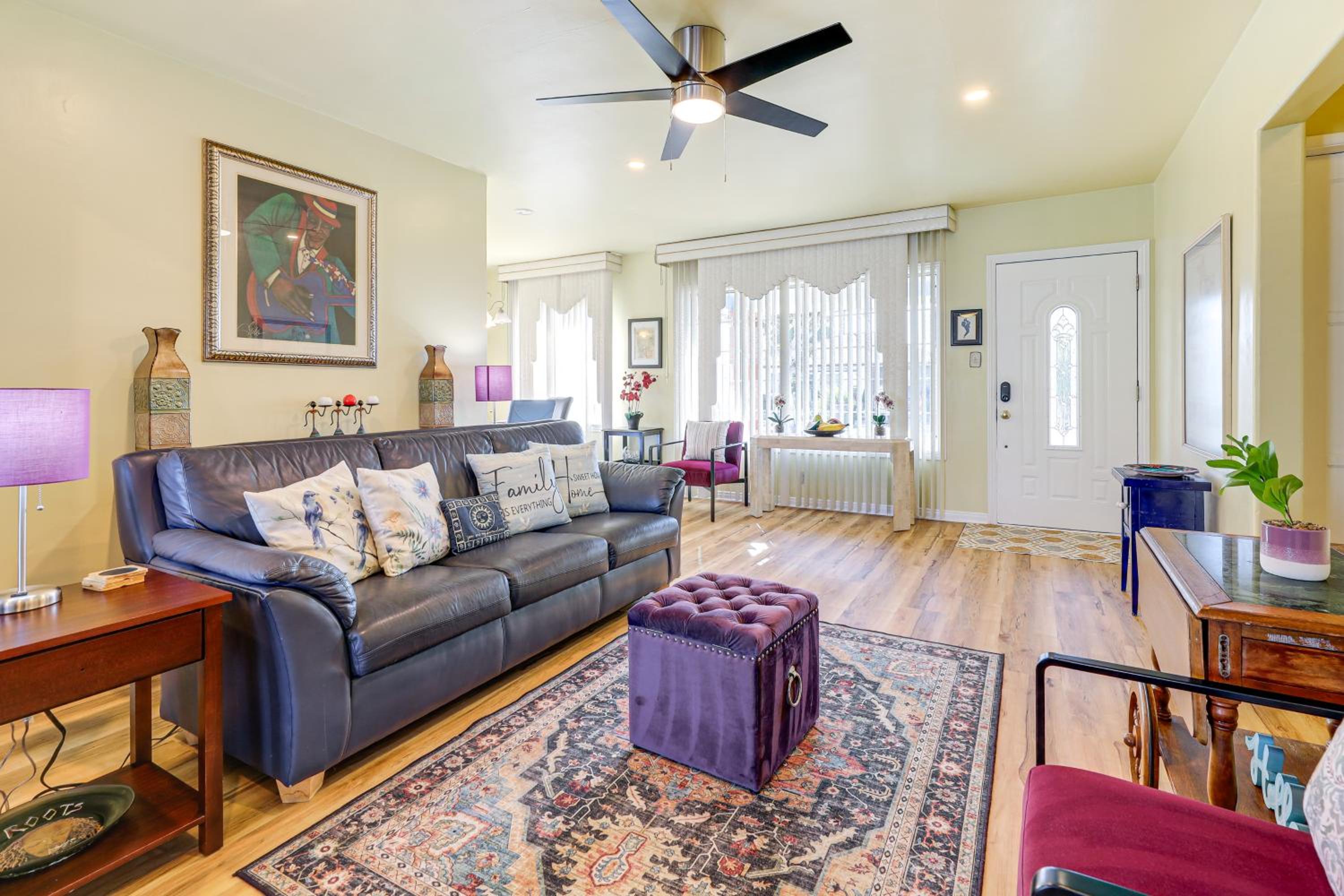 Stylish Home Near SoFi Stadium, LAX and Long Beach