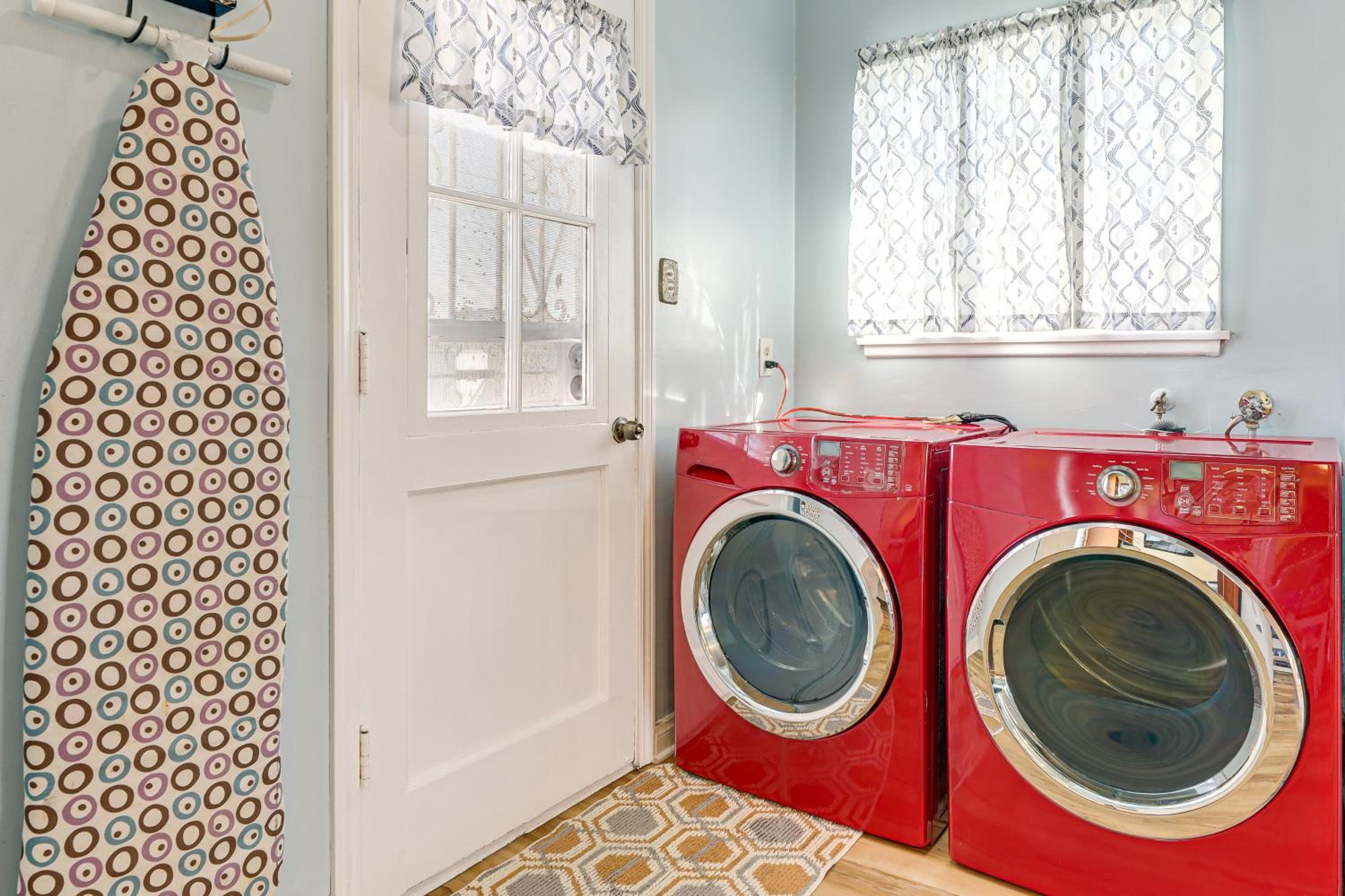 Stylish Home Near SoFi Stadium, LAX and Long Beach
