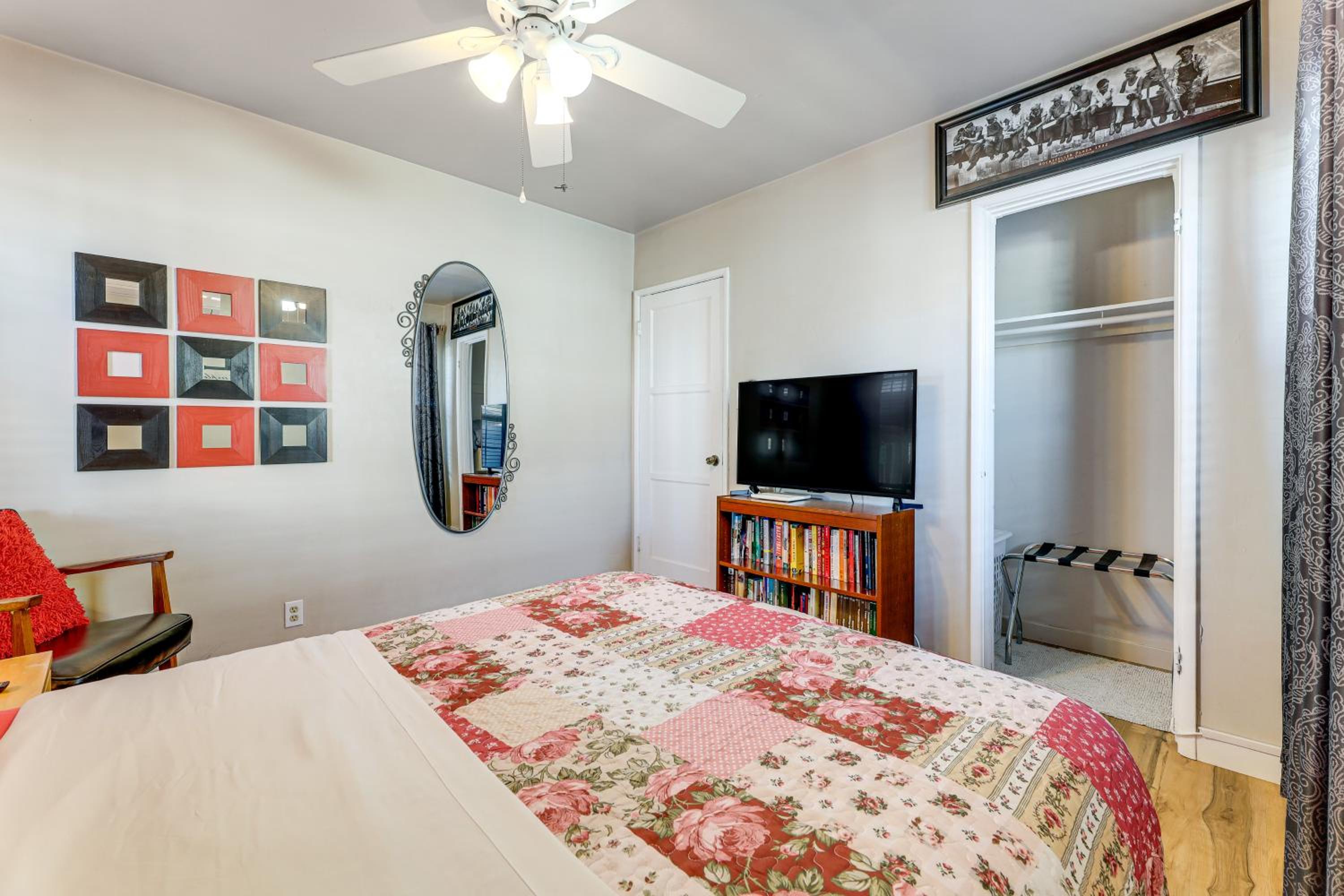 Stylish Home Near SoFi Stadium, LAX and Long Beach