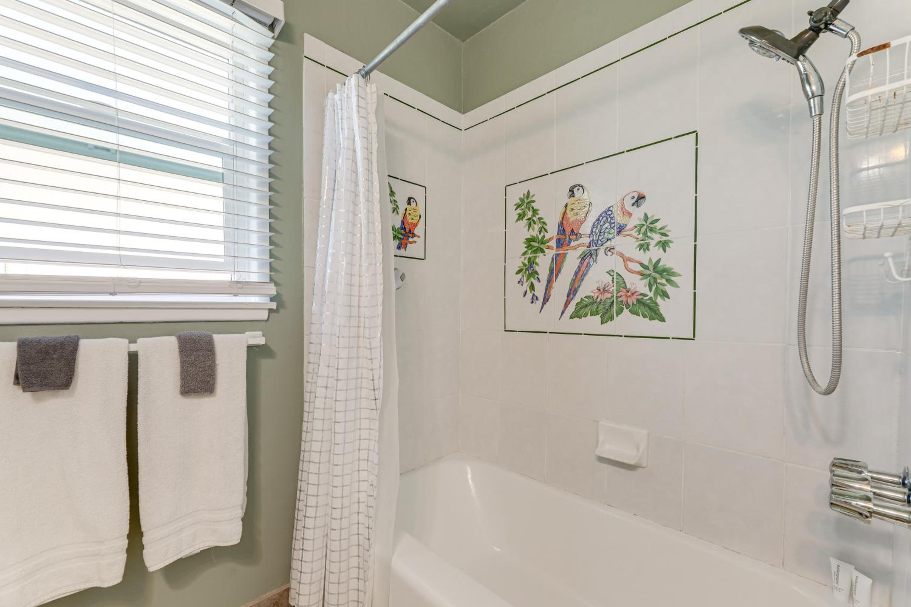 Stylish Home Near SoFi Stadium, LAX and Long Beach