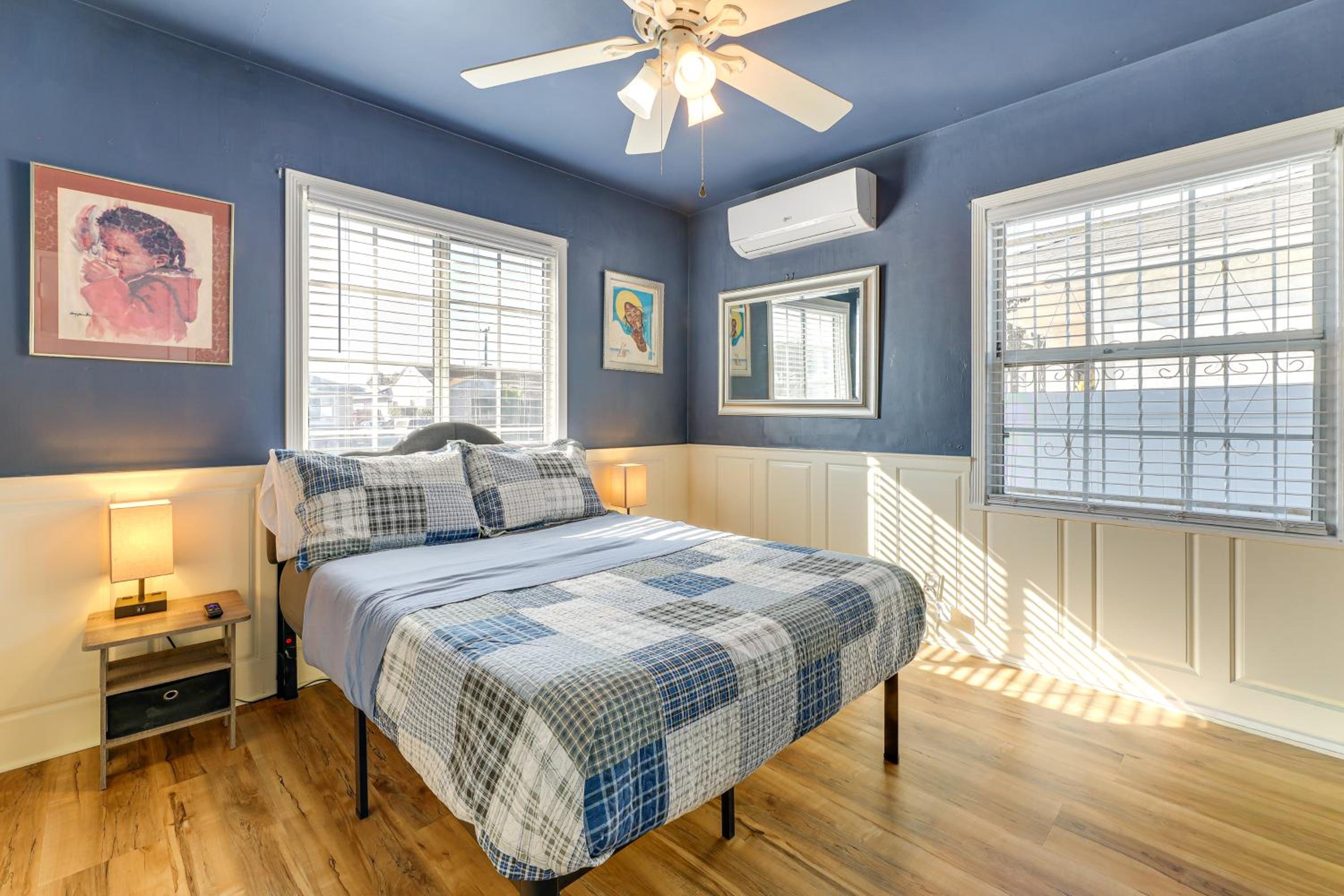 Stylish Home Near SoFi Stadium, LAX and Long Beach